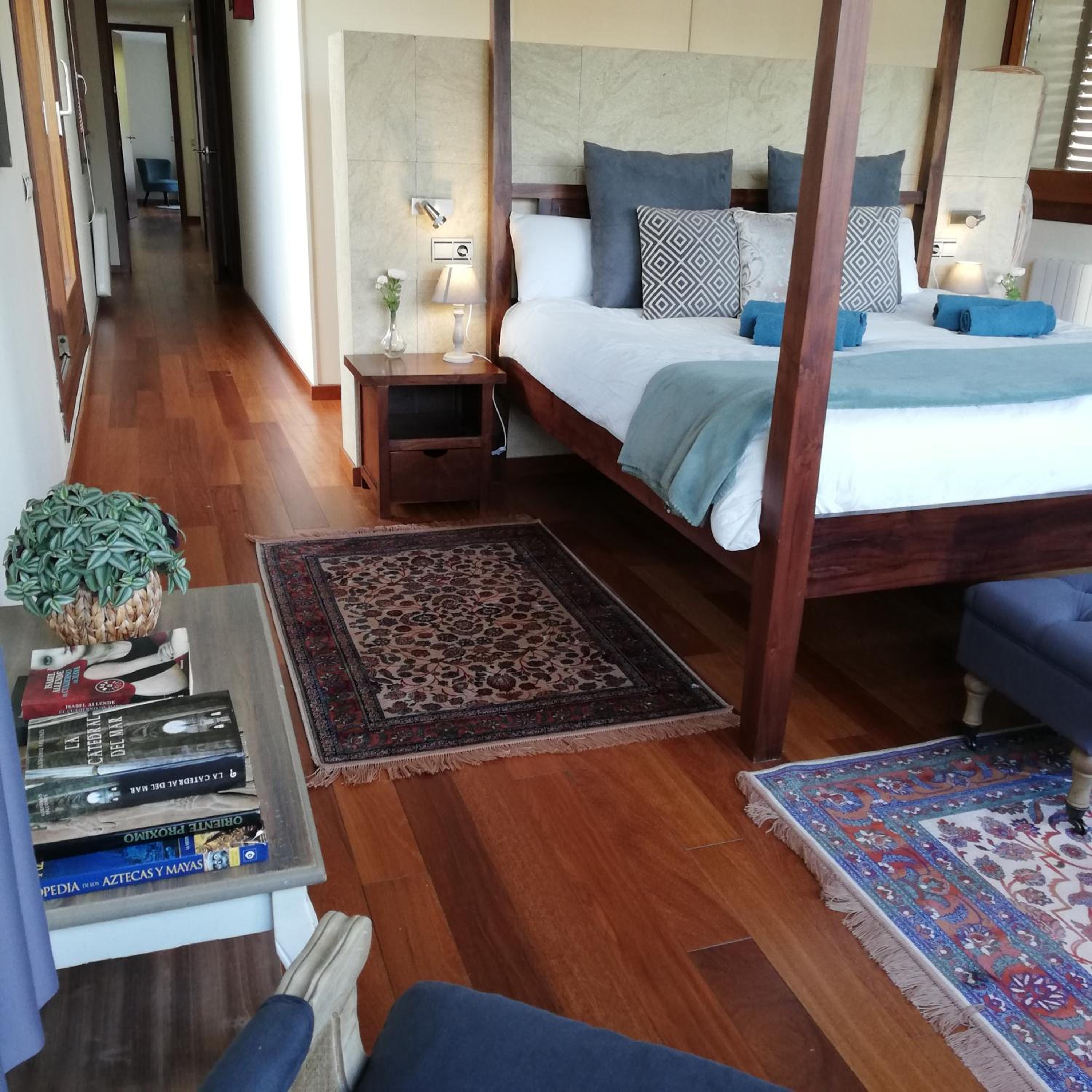 Six-Bedroom House - Photo 125