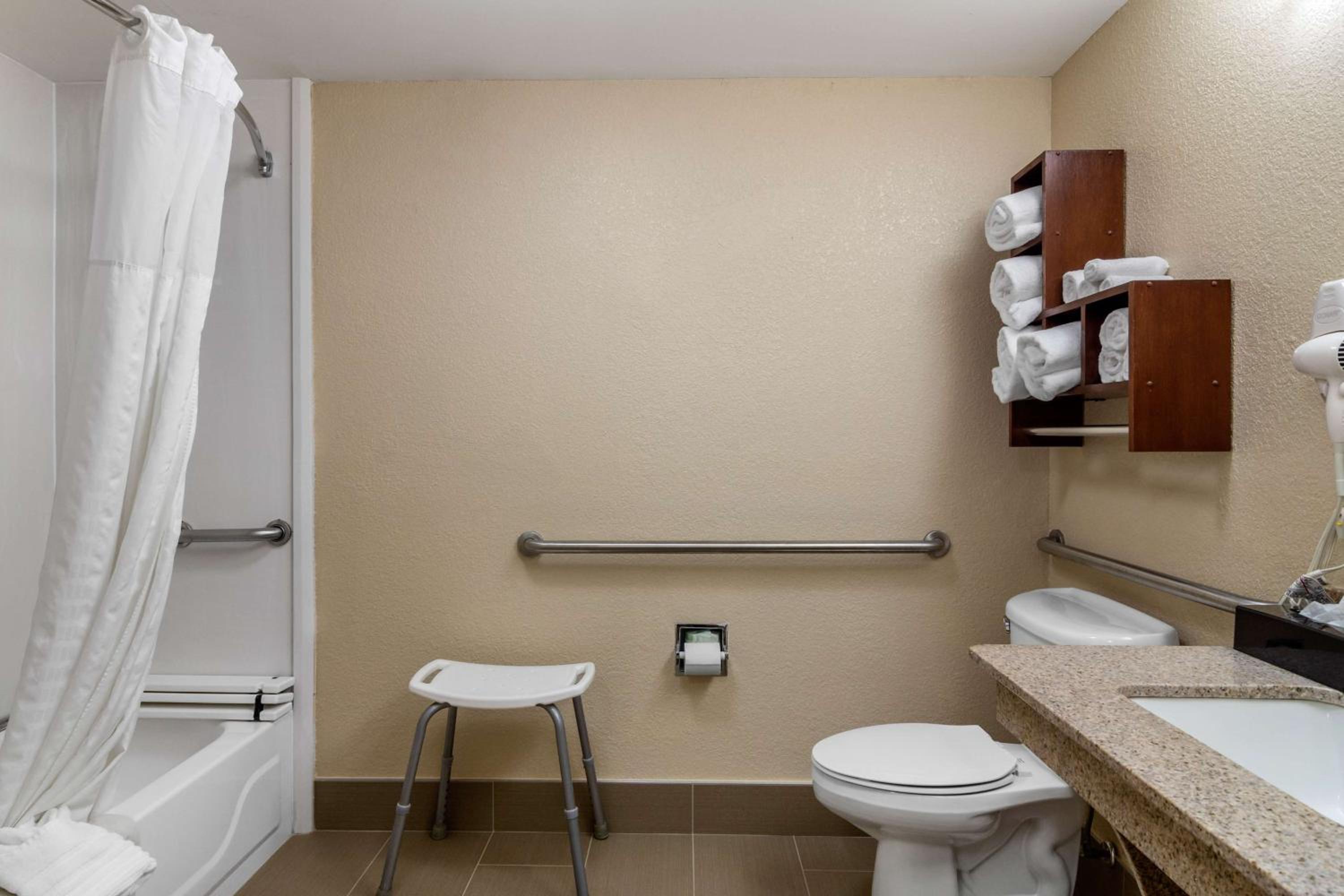 King Room - Accessible/Non-Smoking photo 2