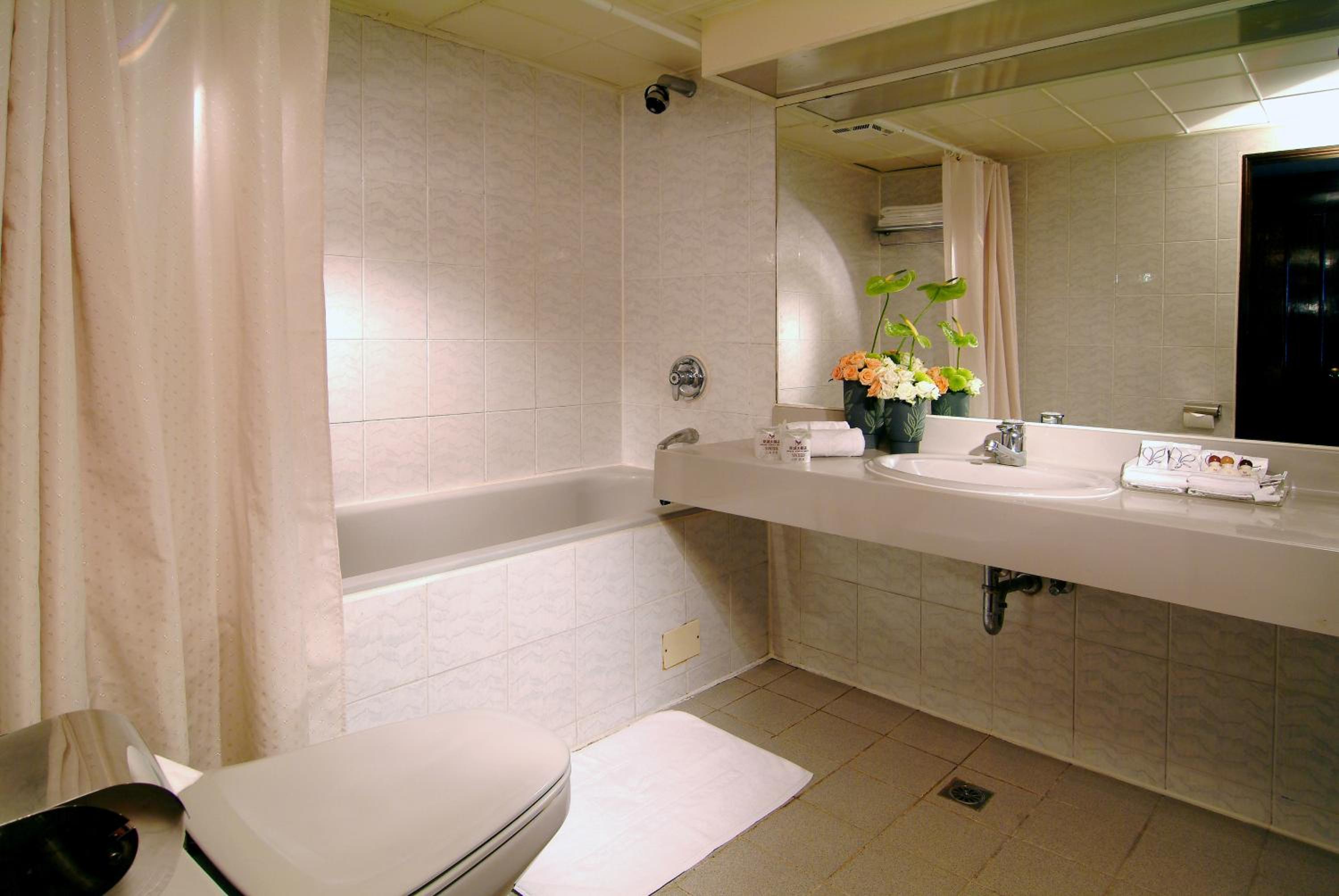Quadruple Room - No Window photo 1