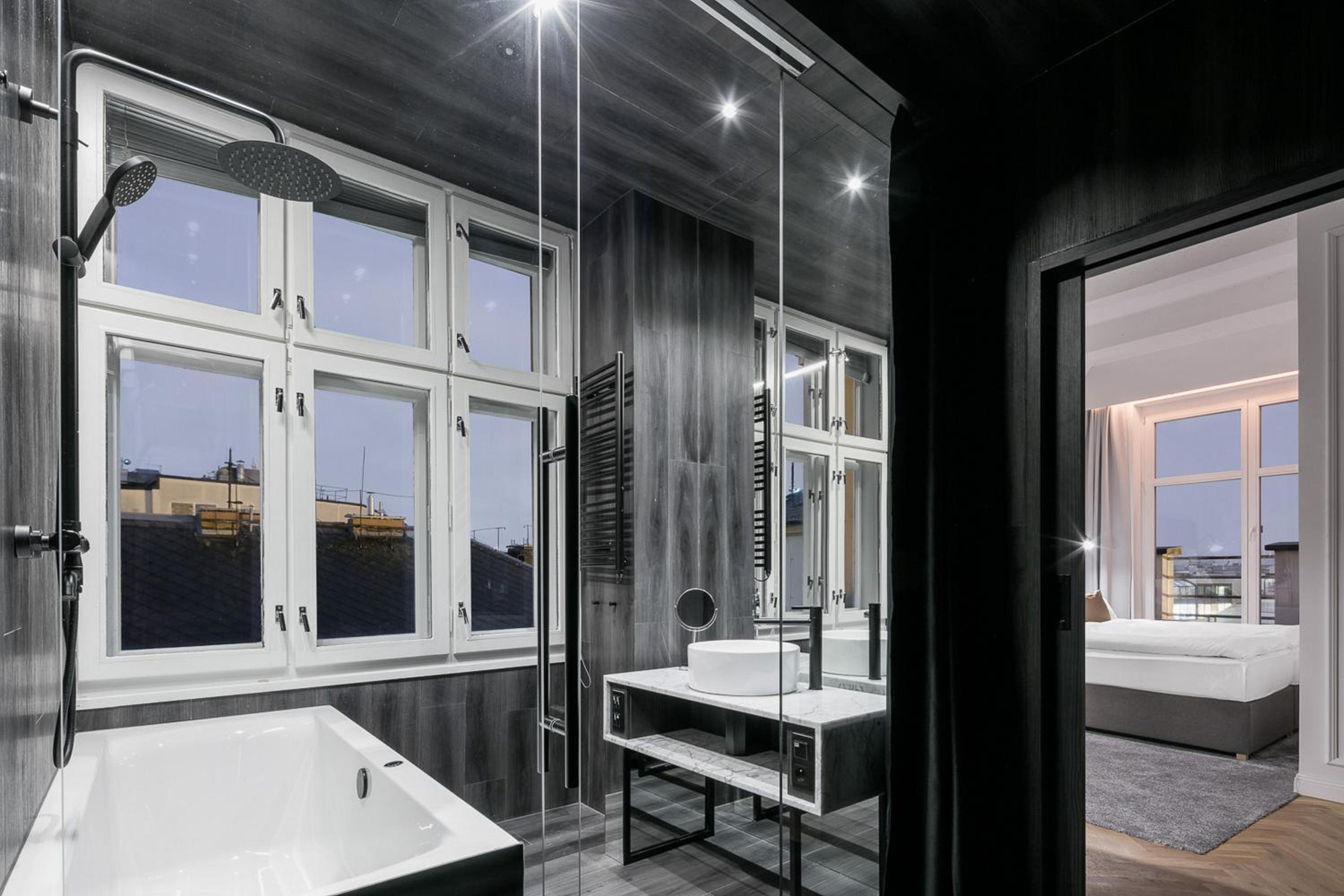 Superior Suite - Photo 3