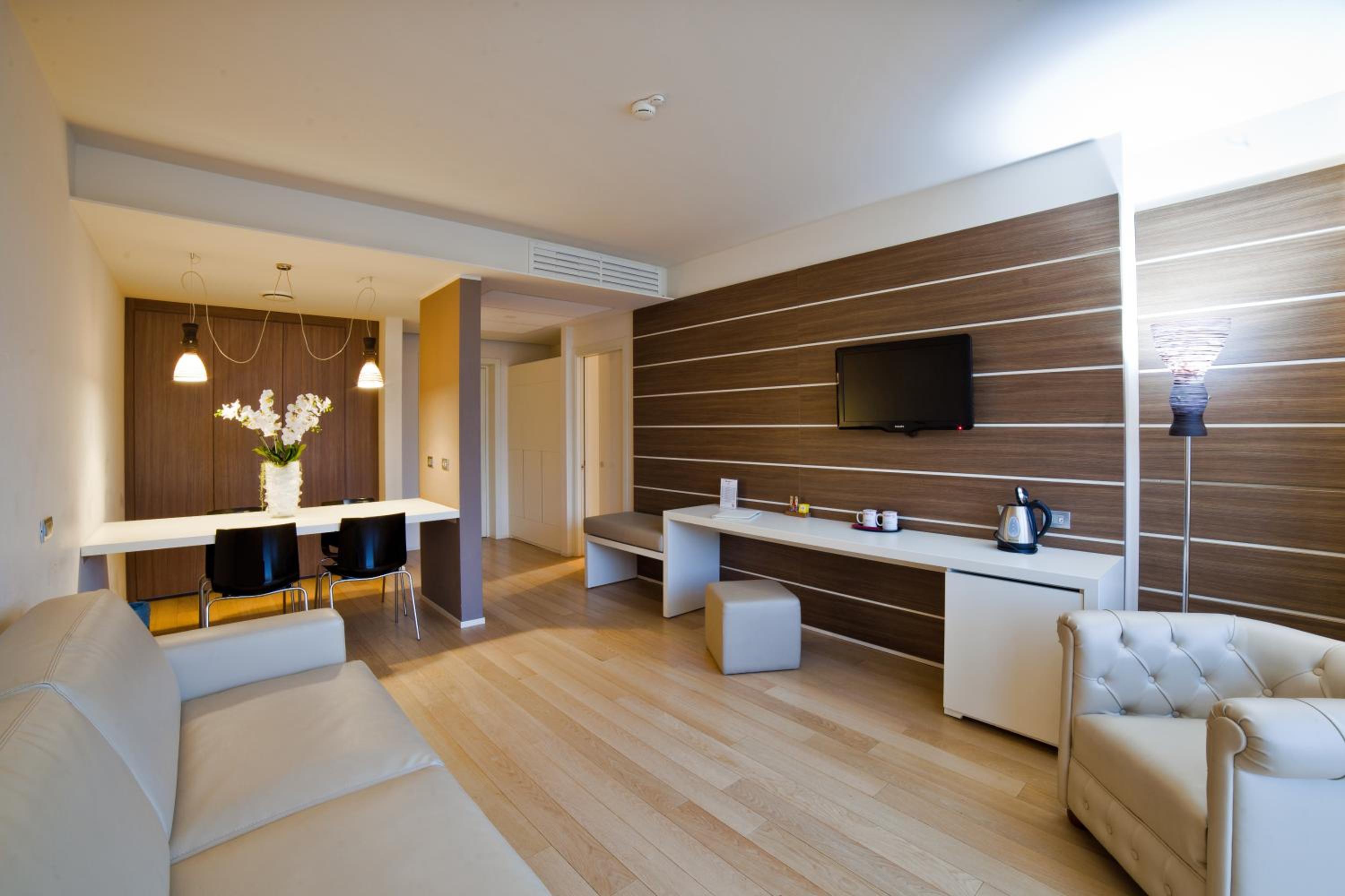Suite - Photo 6