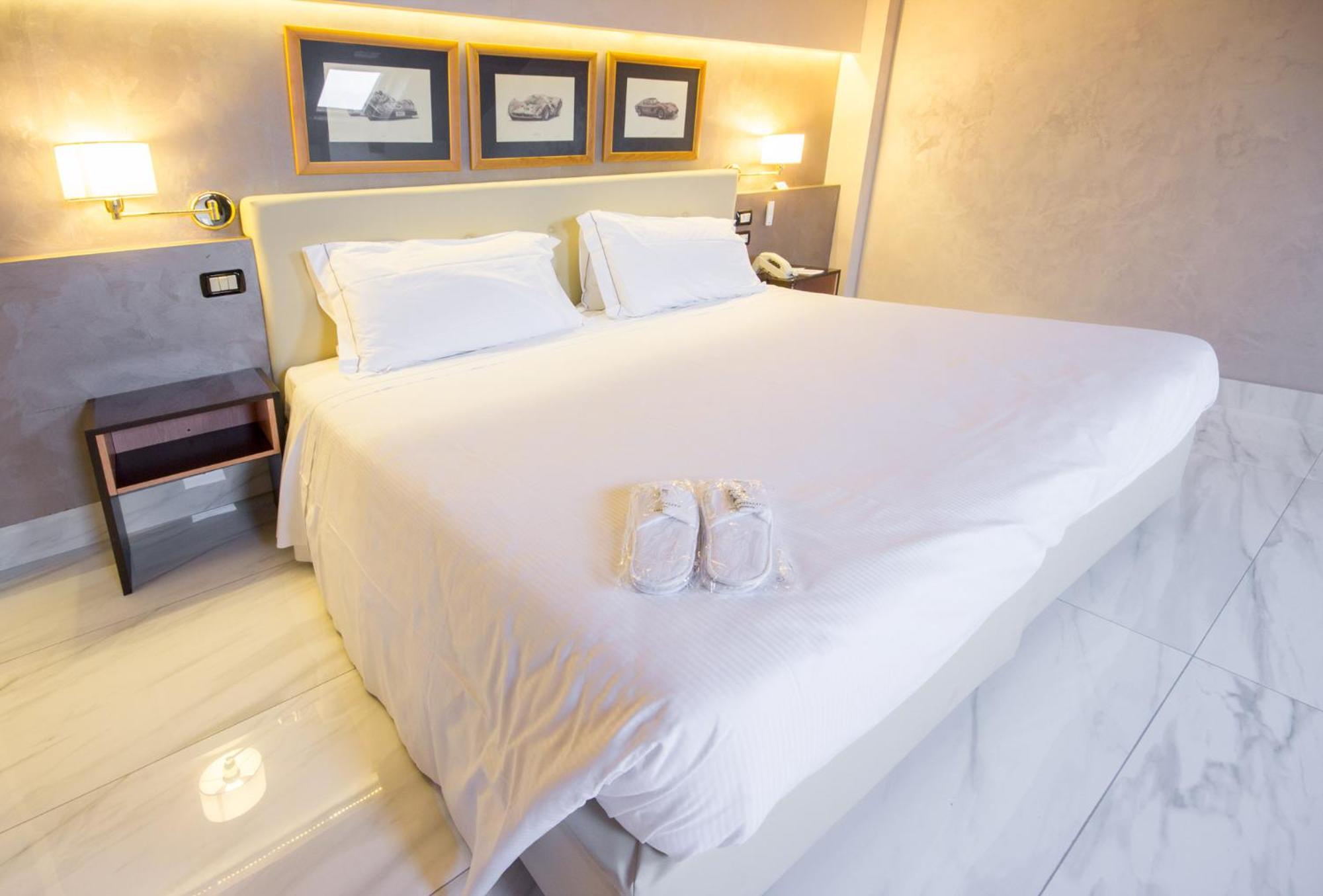 Junior Suite - Non-Smoking - Photo 10