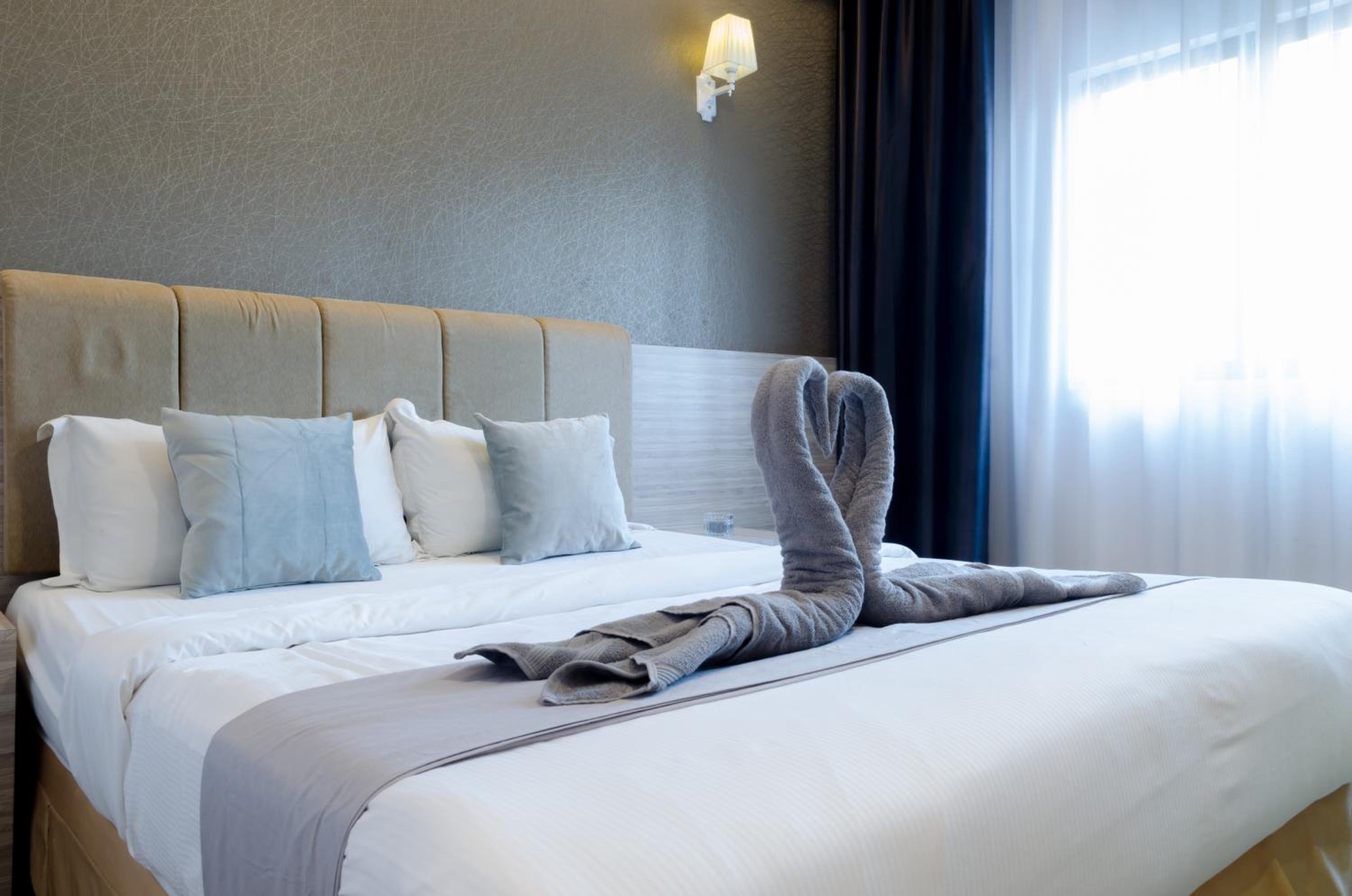 Deluxe Double Room with Shower photo 3