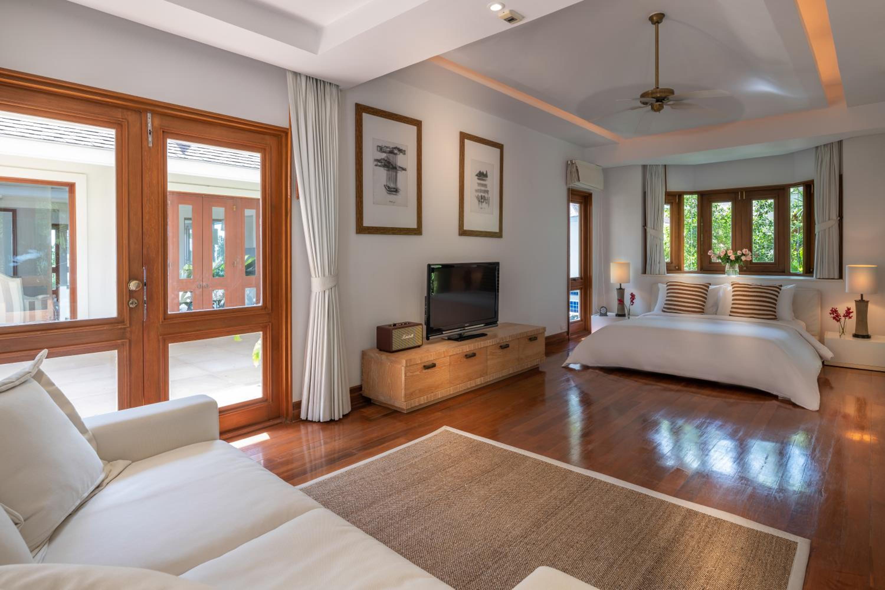 Junior Suite with Pool View photo 1