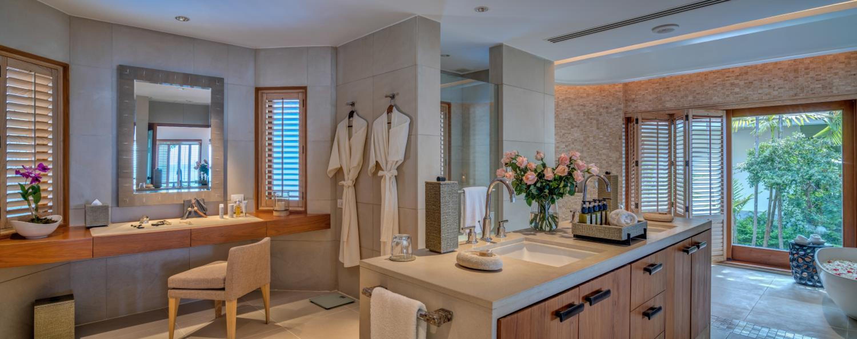 King Suite with Ocean View photo 3