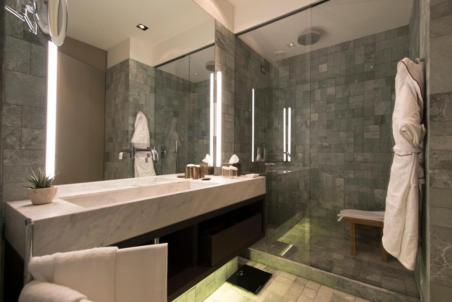 Deluxe Double or Twin Room - Photo 8