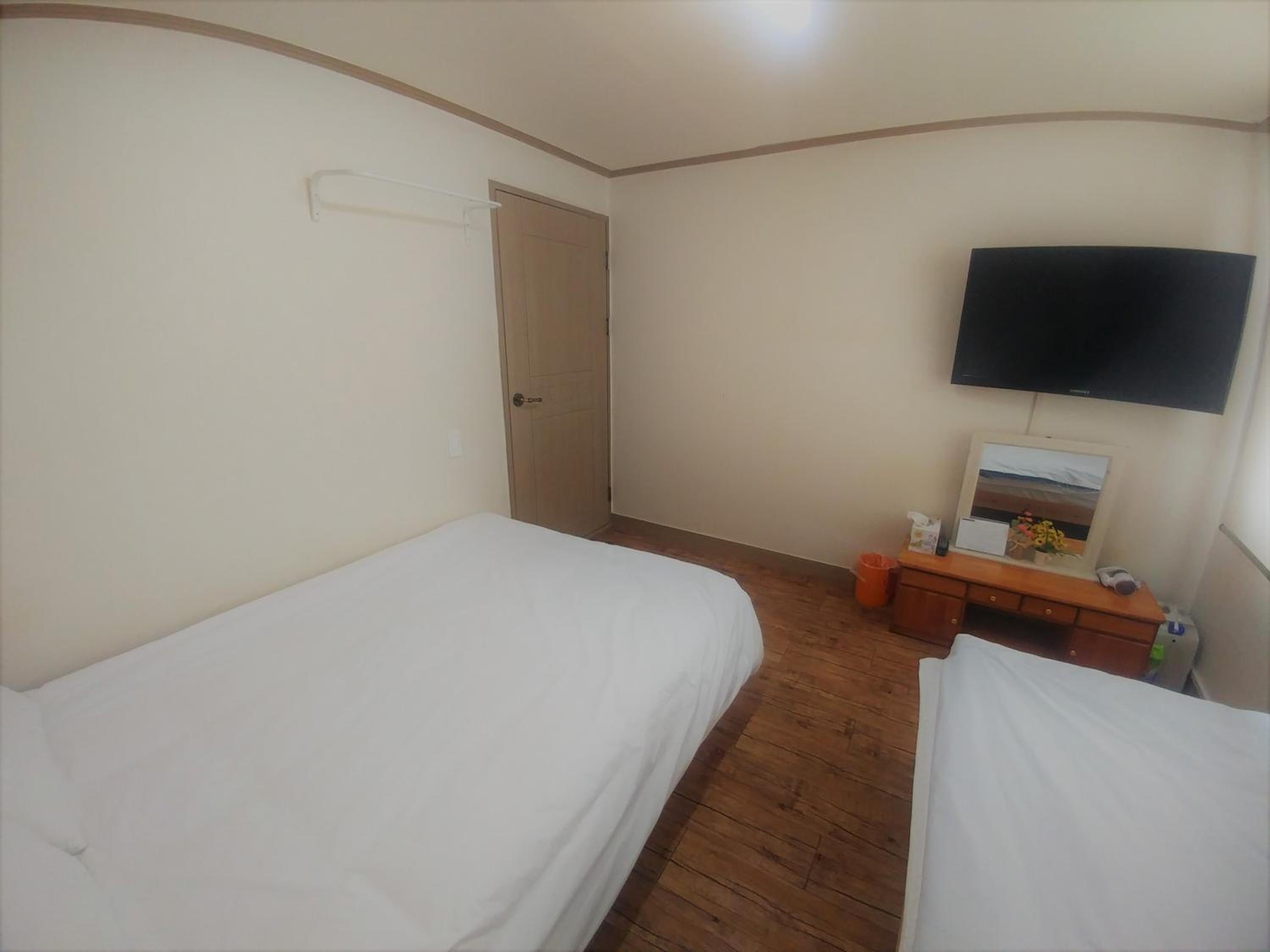 Triple Room with Bathroom photo 2