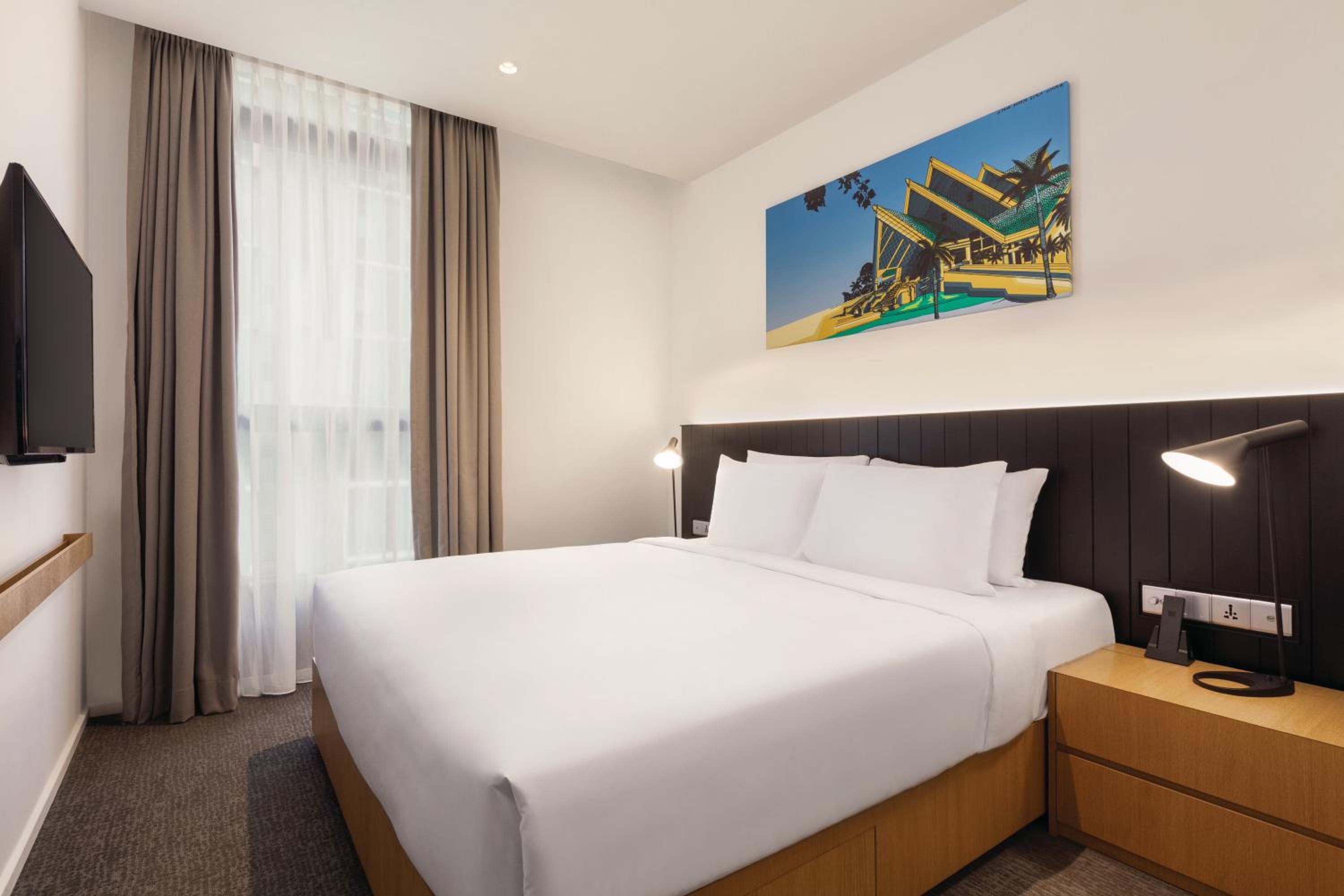 One-Bedroom King Suite with Sofa Bed thumbnail 6