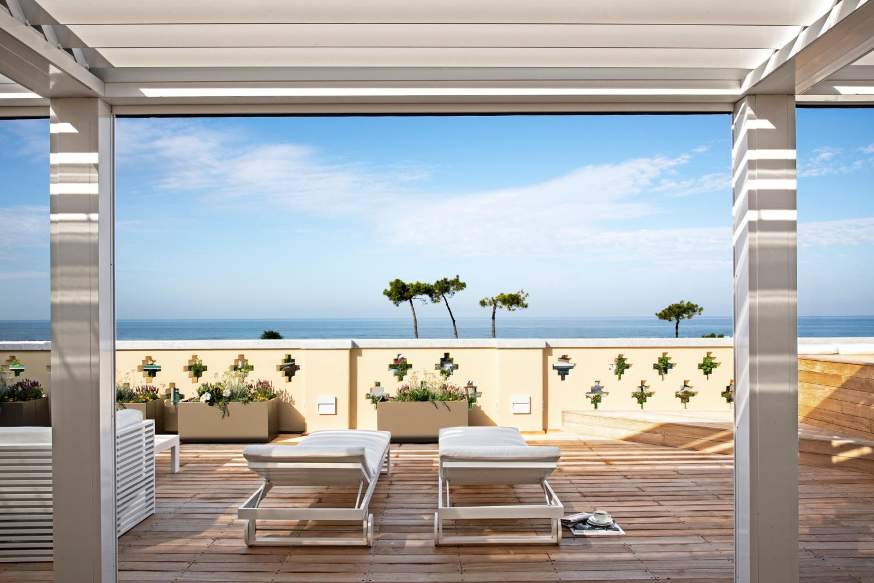 Penthouse Suite - Photo 2