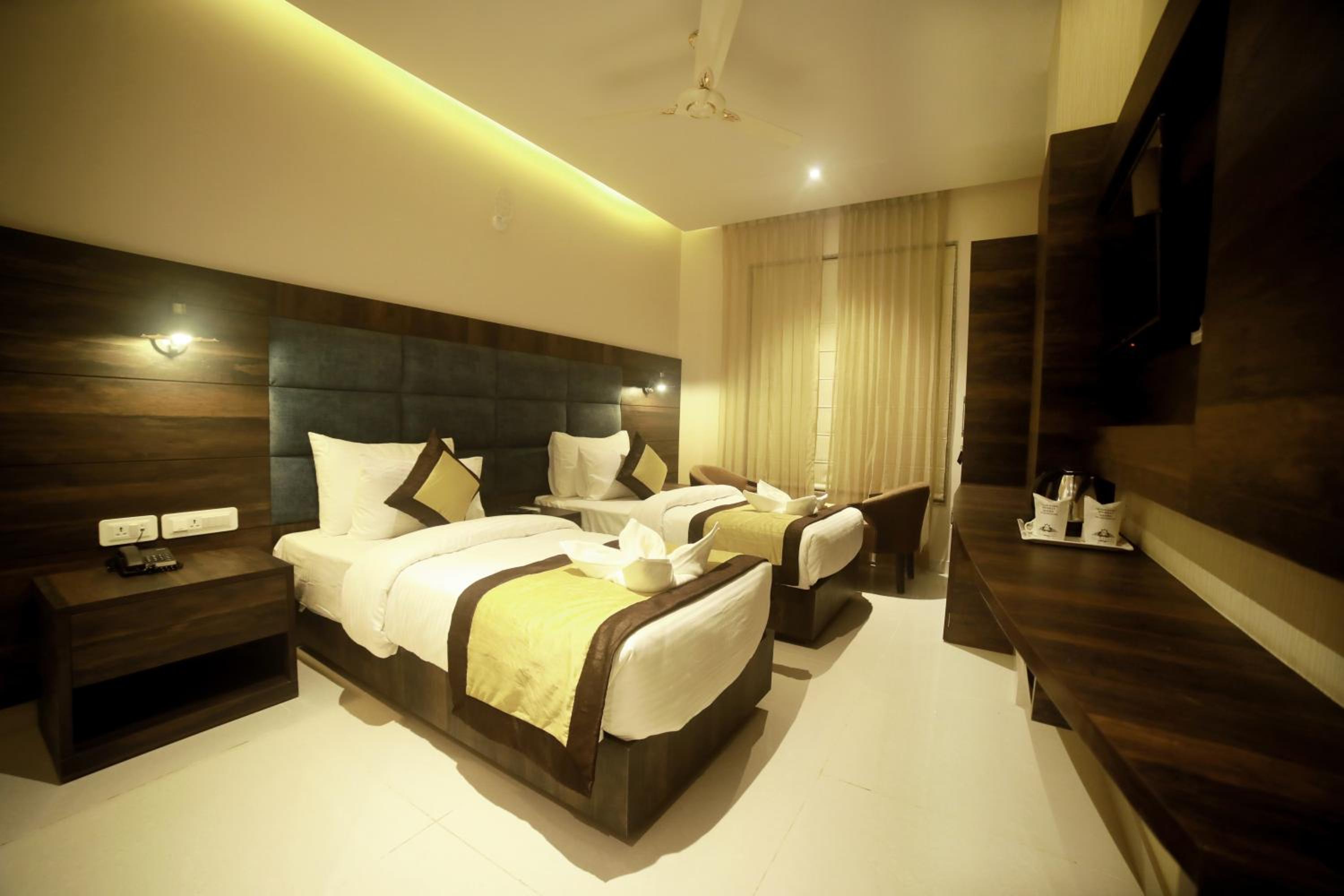 Double or Twin Room - Photo 2