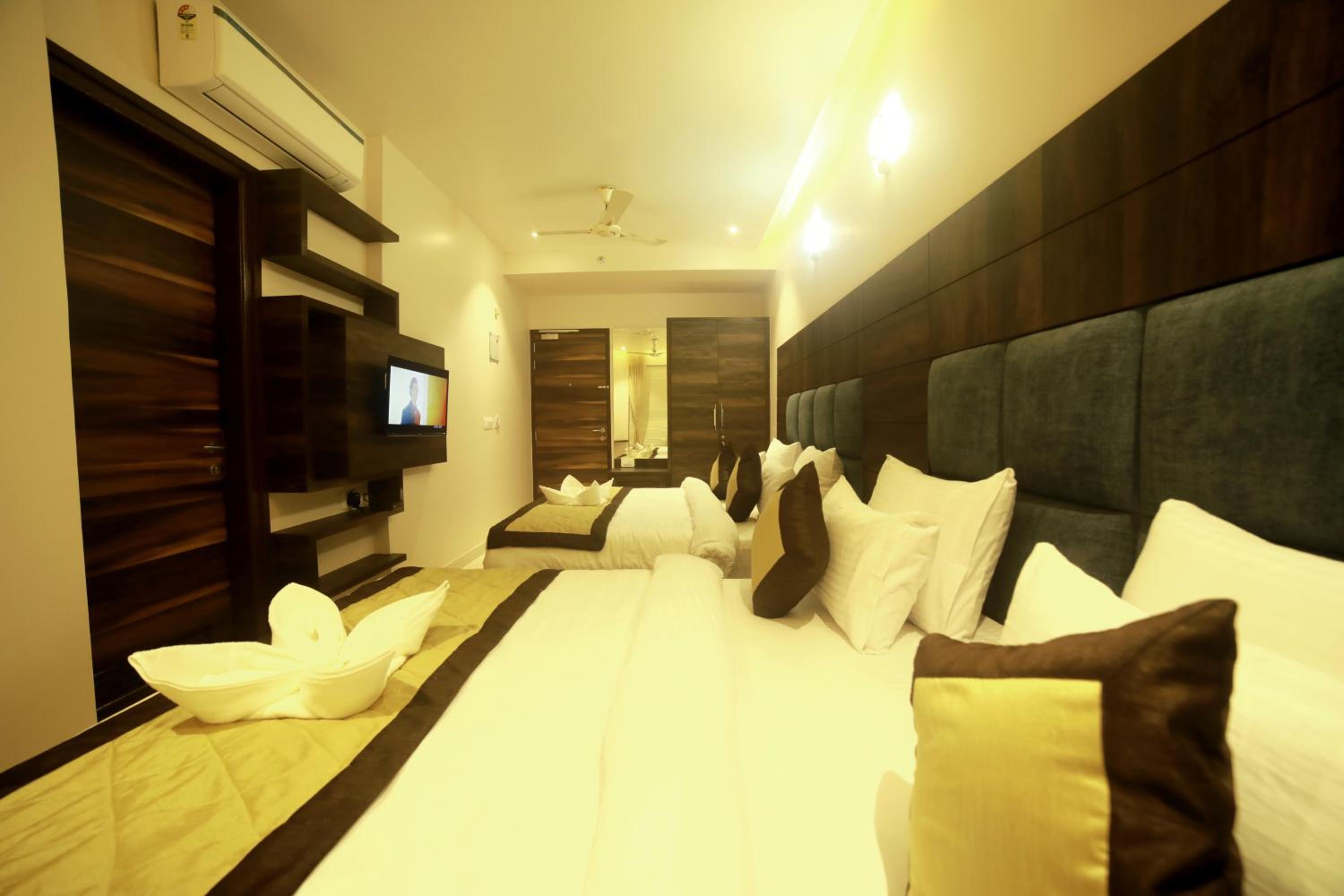 Double or Twin Room - Photo 5