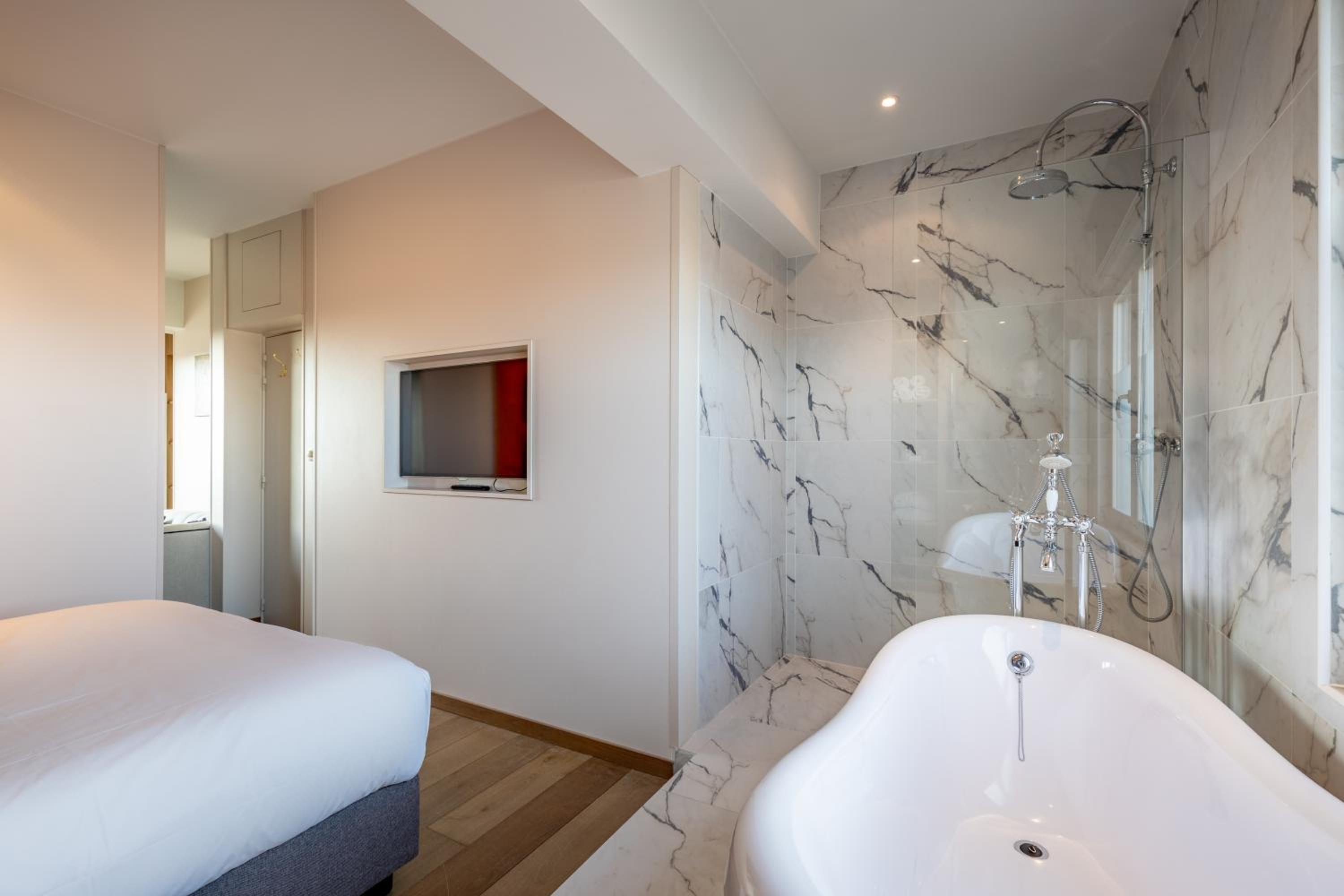 Deluxe Double Room - Photo 3