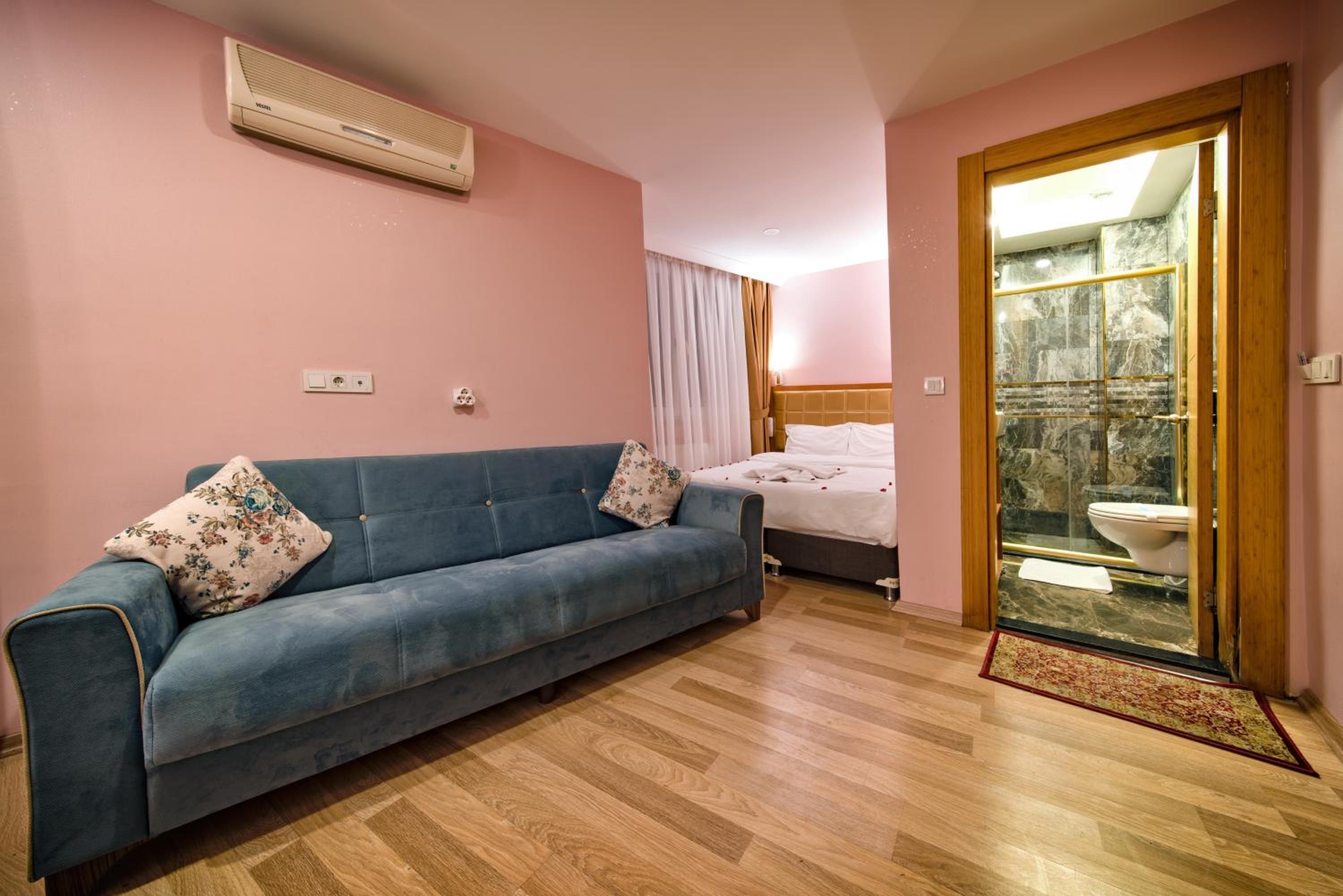 Family Room with Balcony photo 1