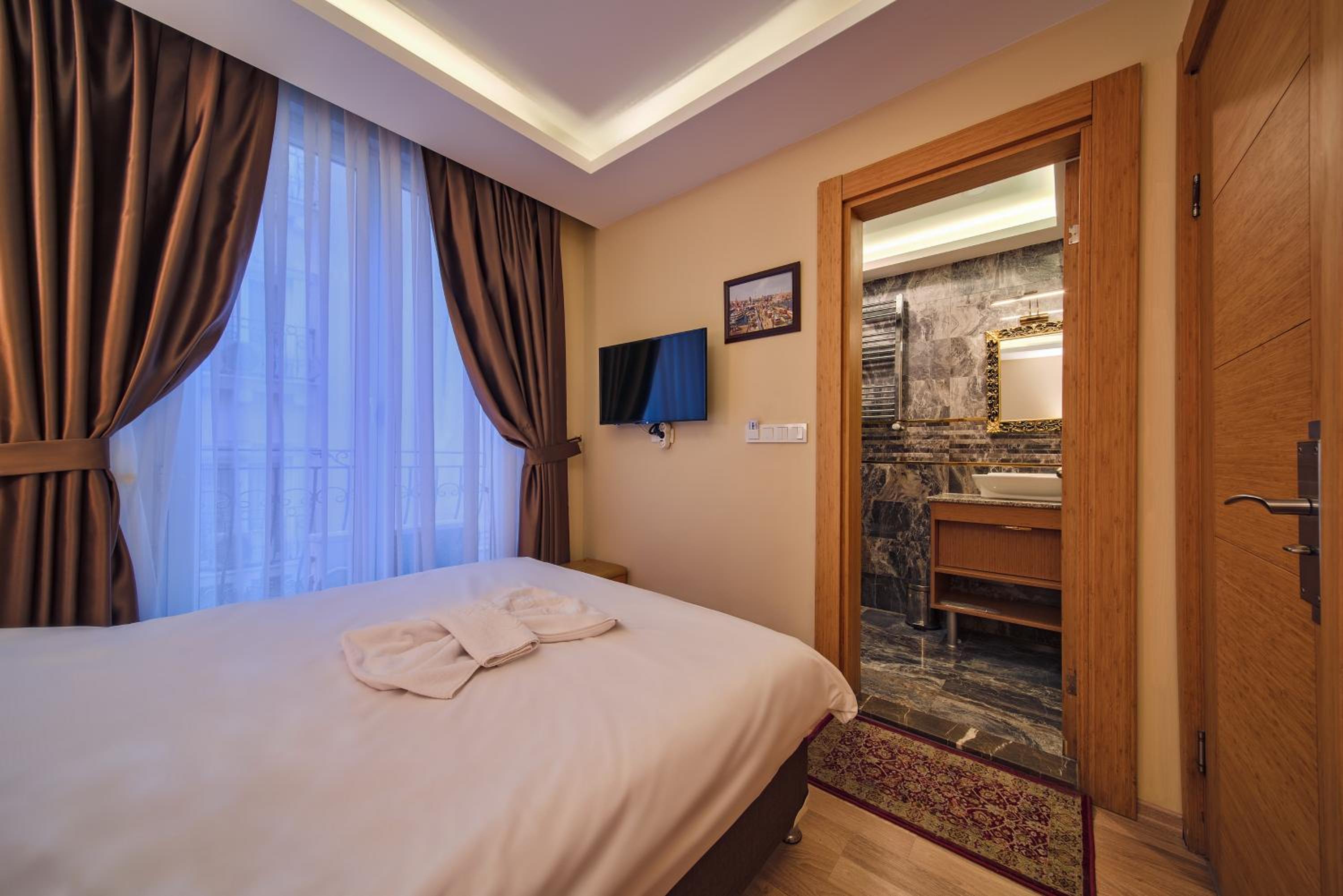 Economy Double Room photo 2
