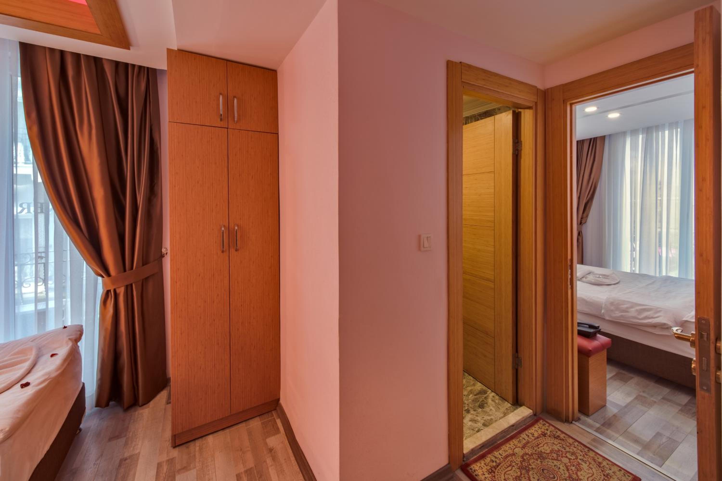 Deluxe Family Suite photo 2