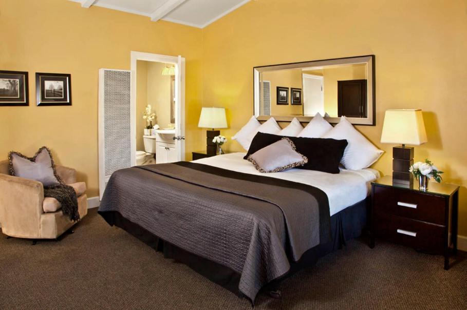 Standard Queen Room photo 2