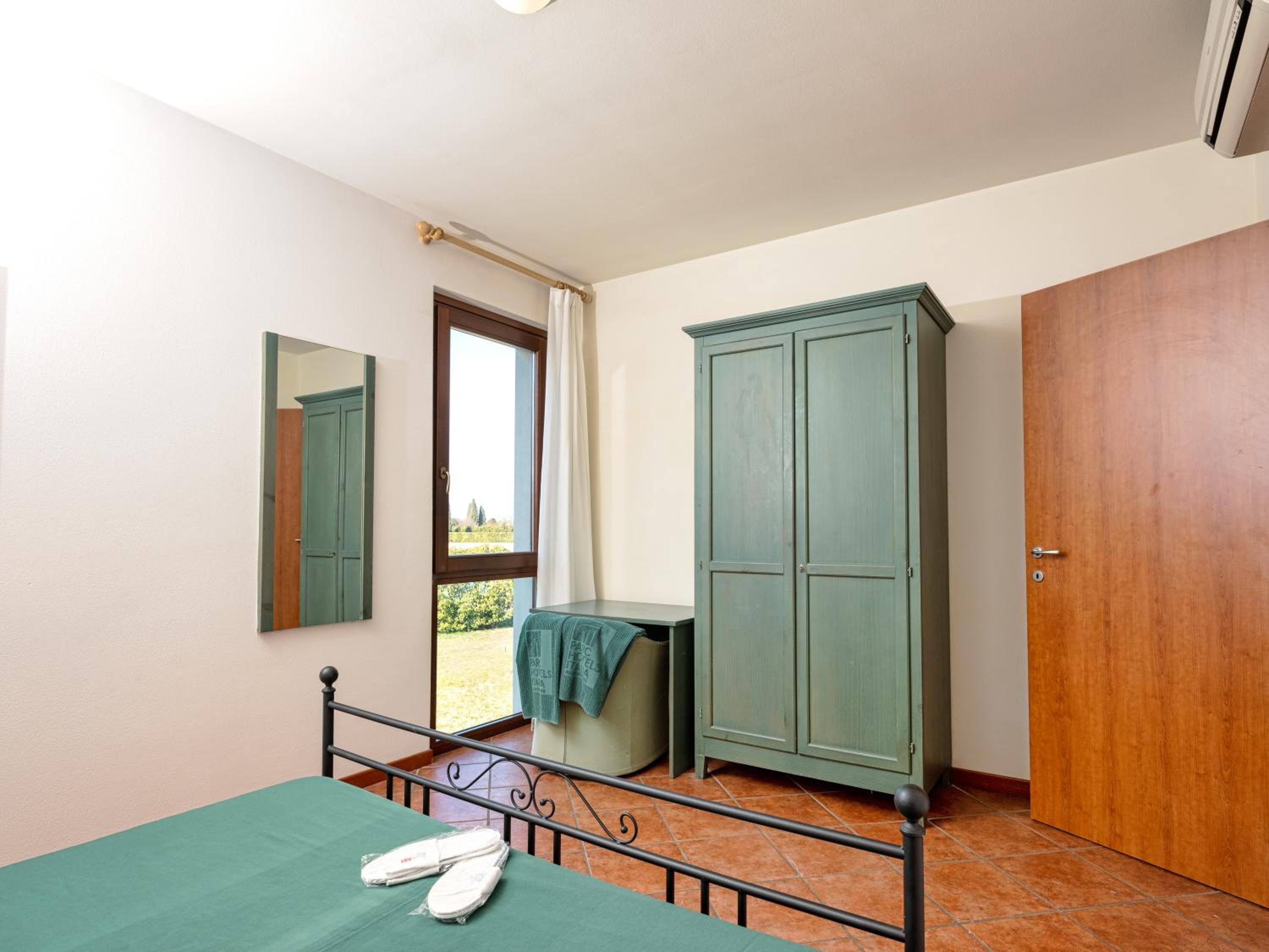 Economy One-Bedroom Apartment (4 People) photo 1