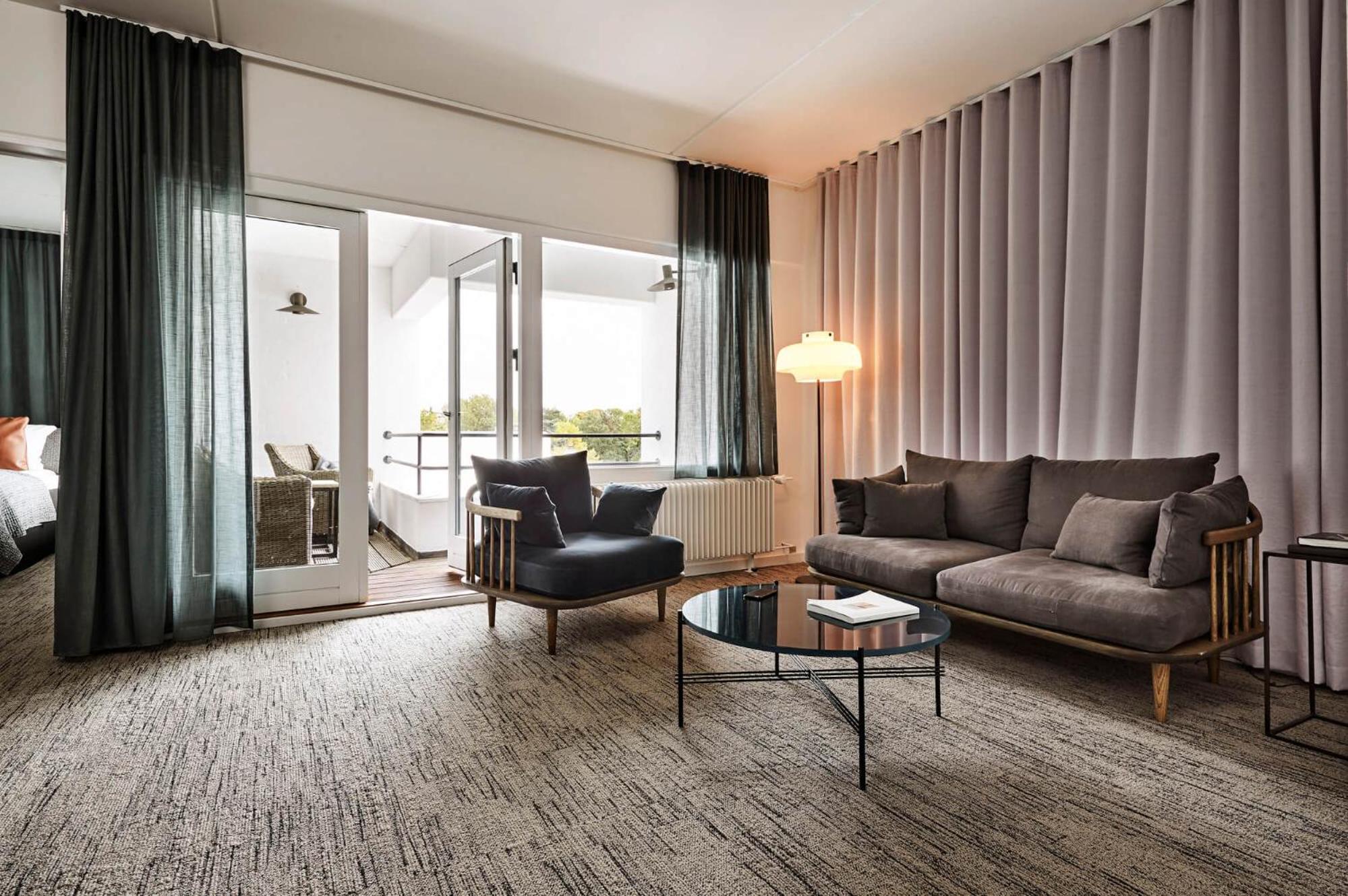Suite - Photo 1