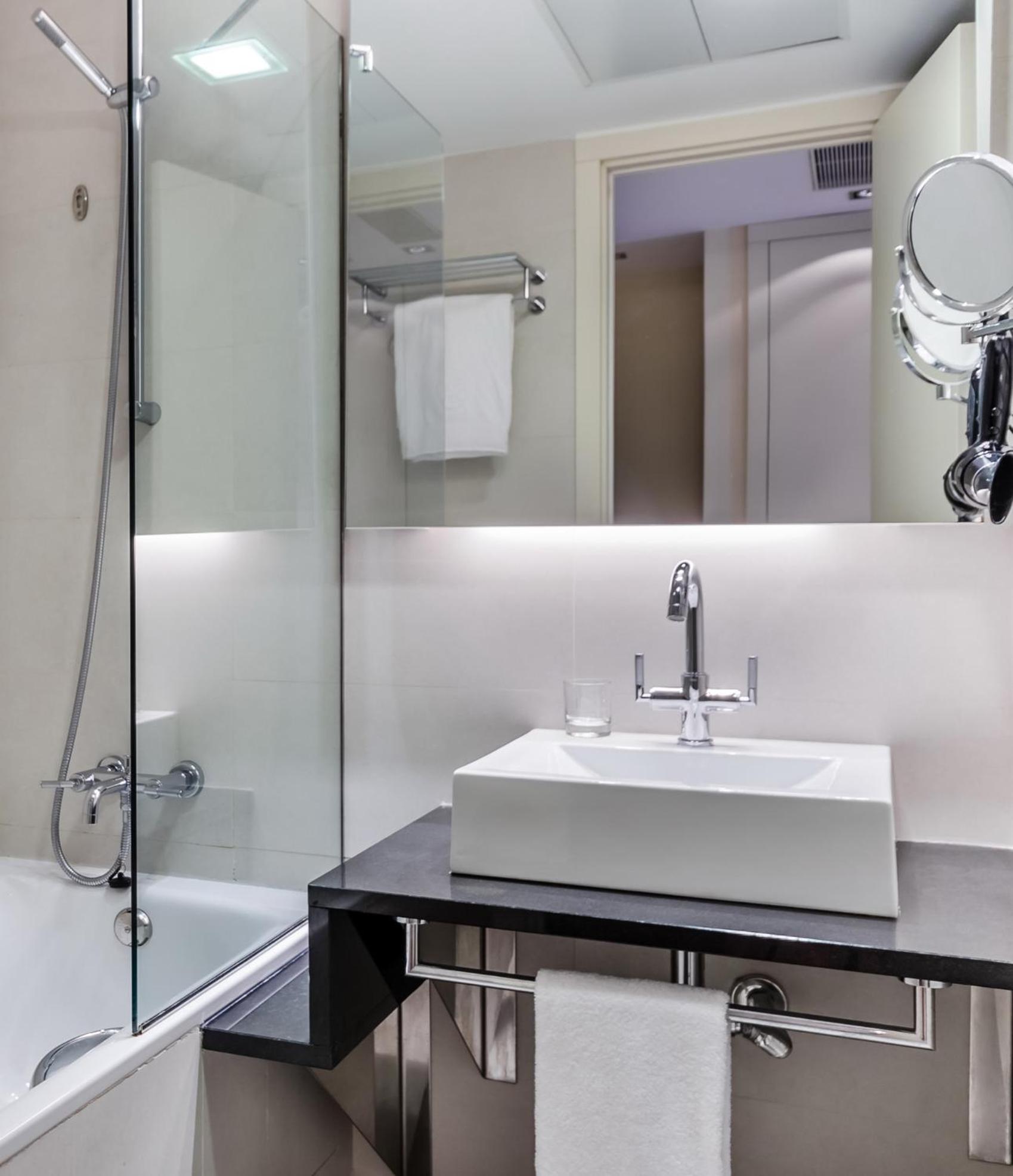 Double or Twin Room - Cycling Package - Photo 3