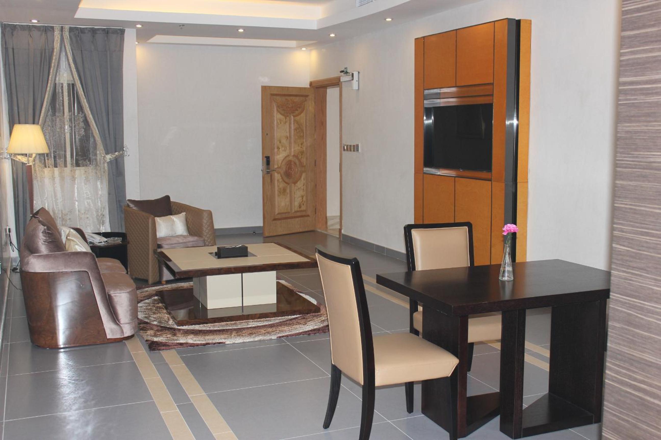 Apartment With Shared Bathroom