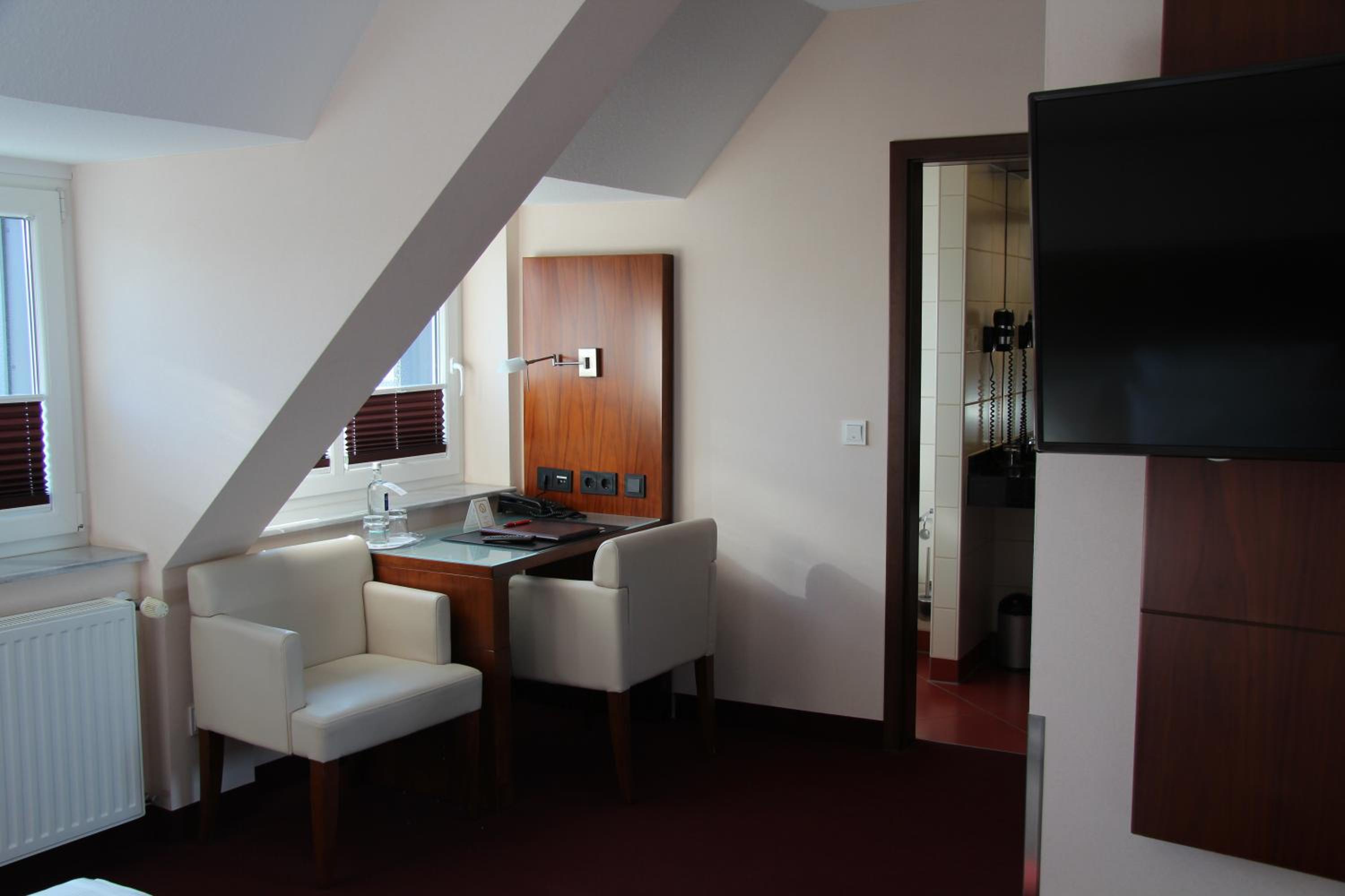 Double Room - Photo 17