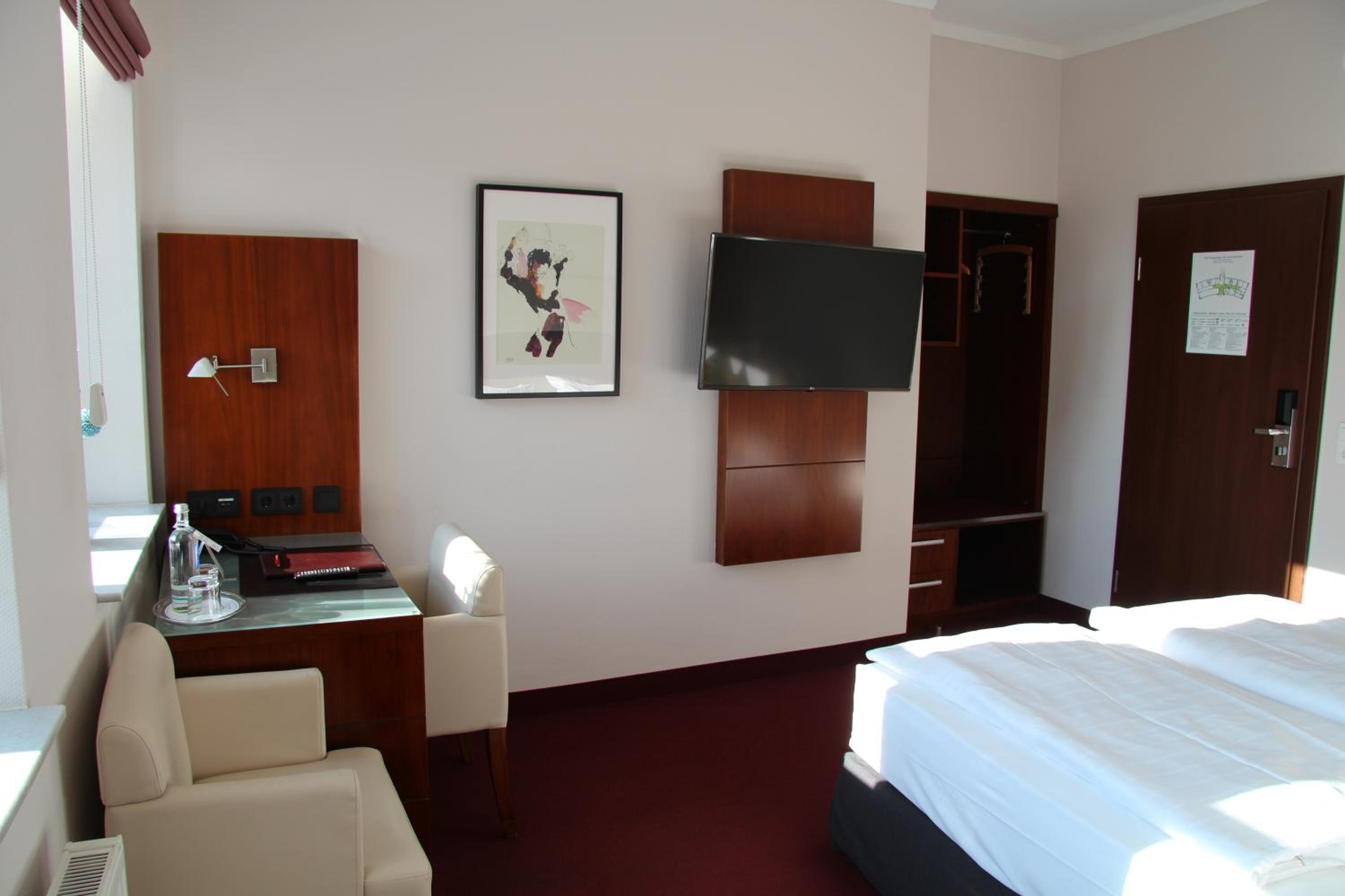 Double Room - Photo 14