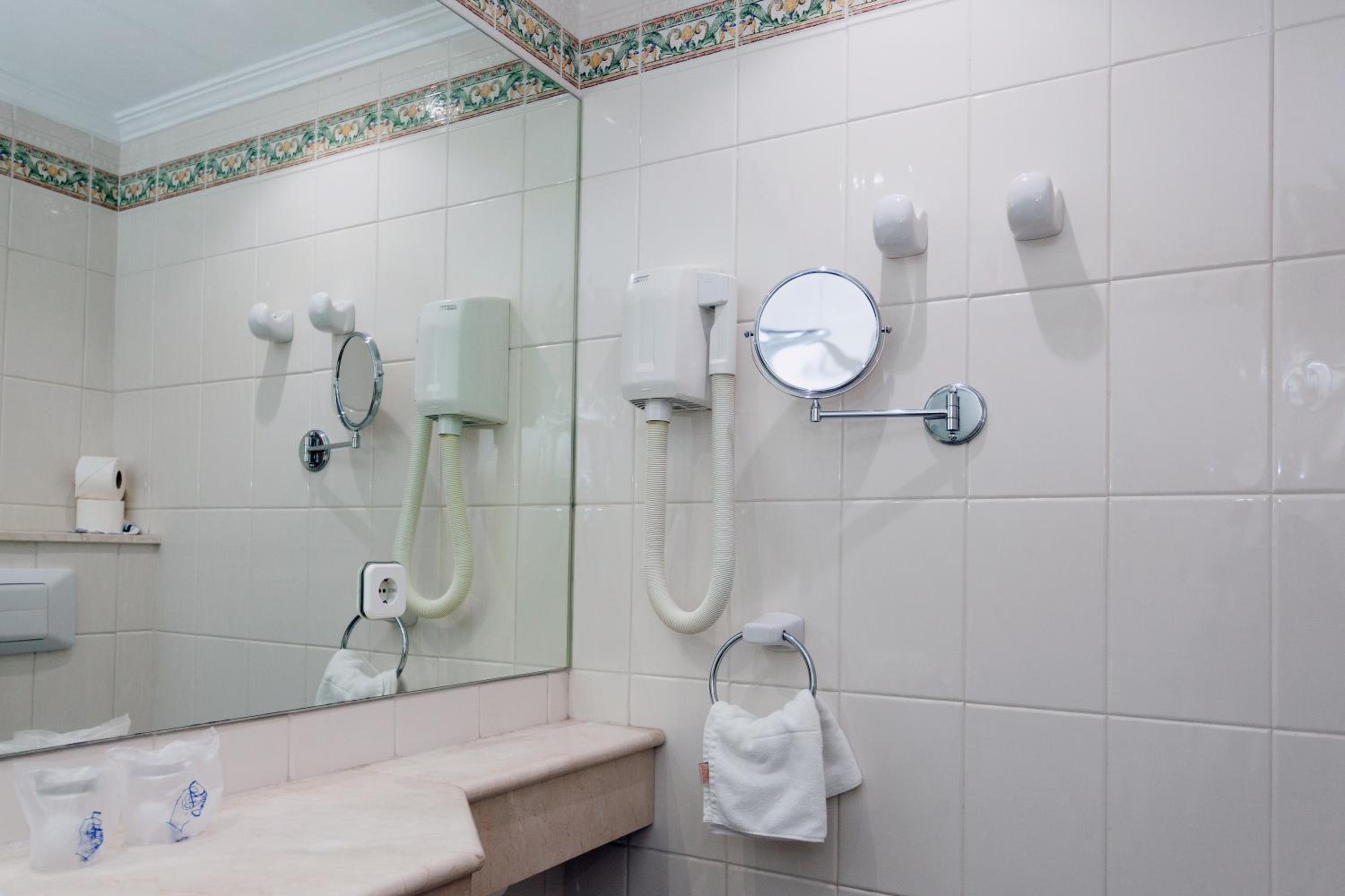 Economy Double or Zweibettzimmer - Ground Floor