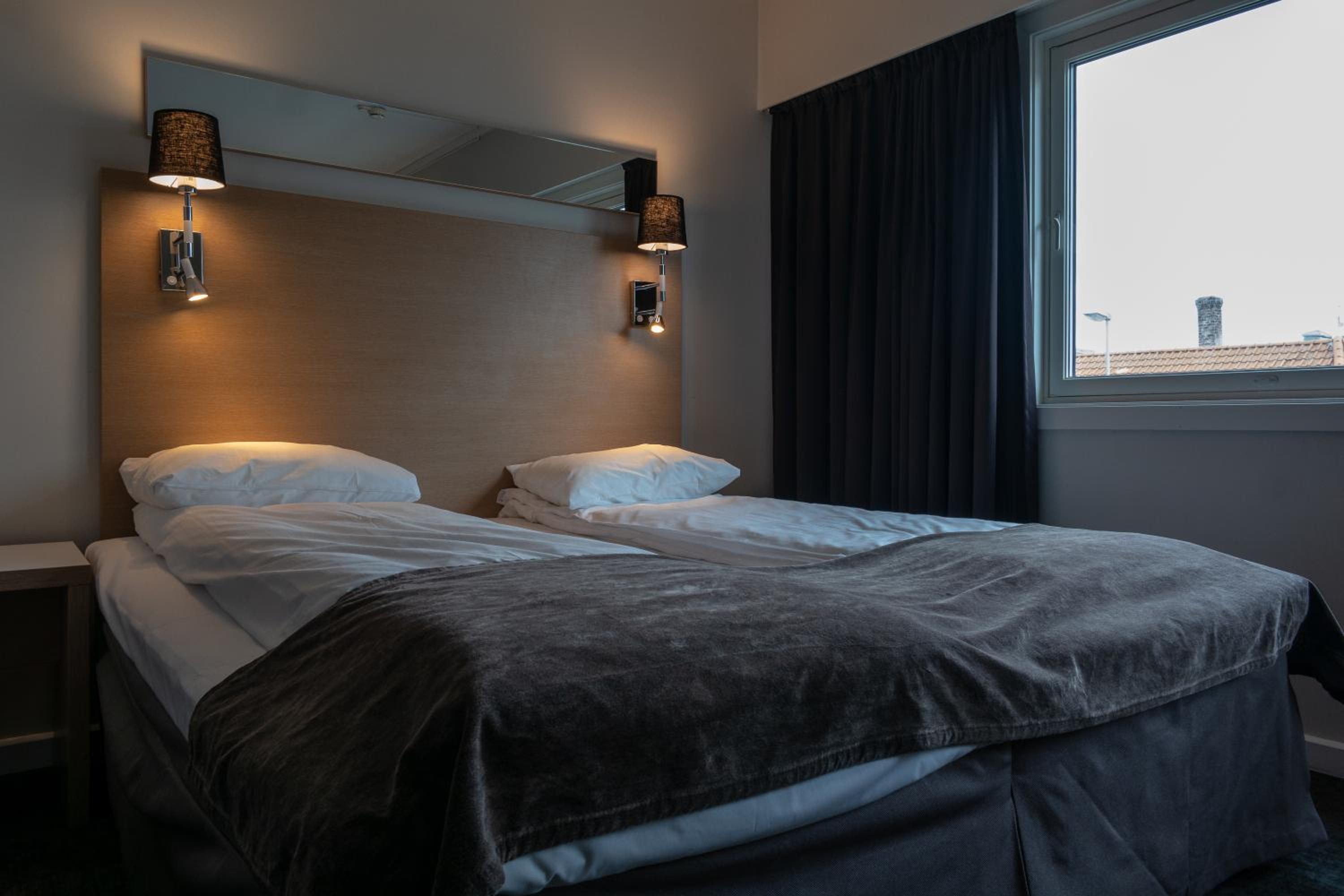 Standard Double Room thumbnail 6