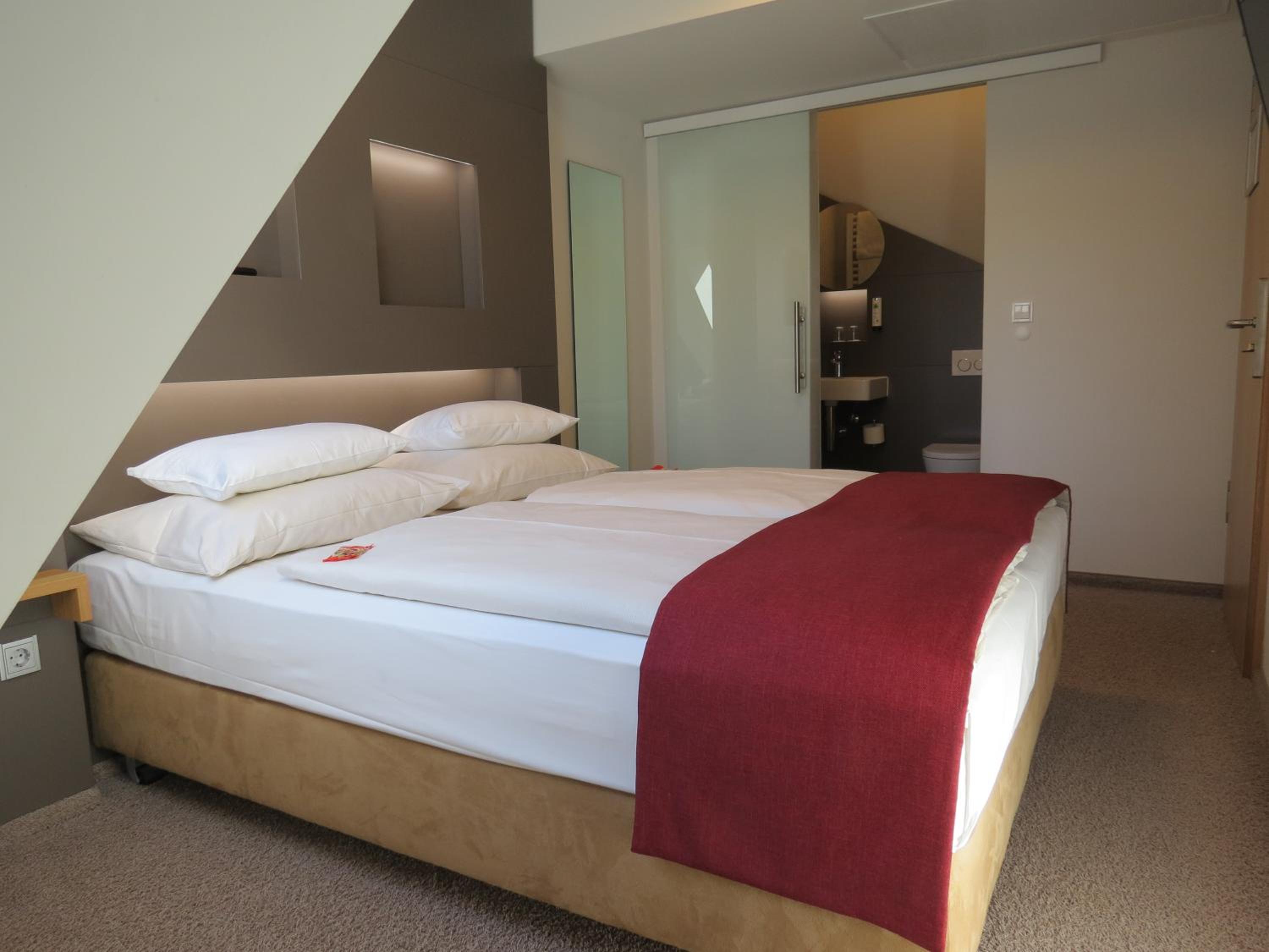 Economy Double Room photo 2