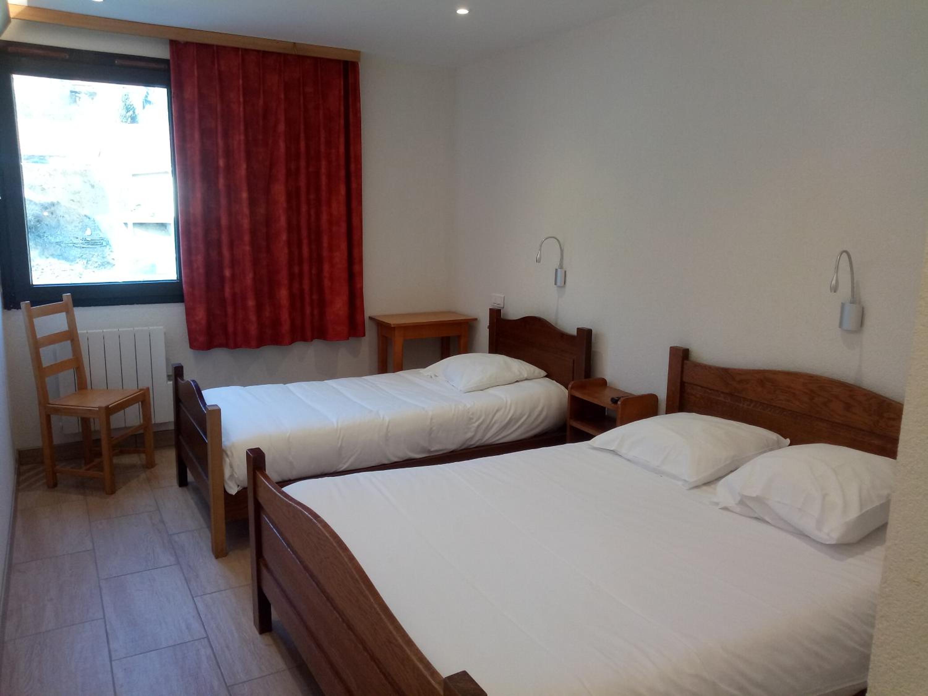Triple Room with Private Bathroom - Photo 4