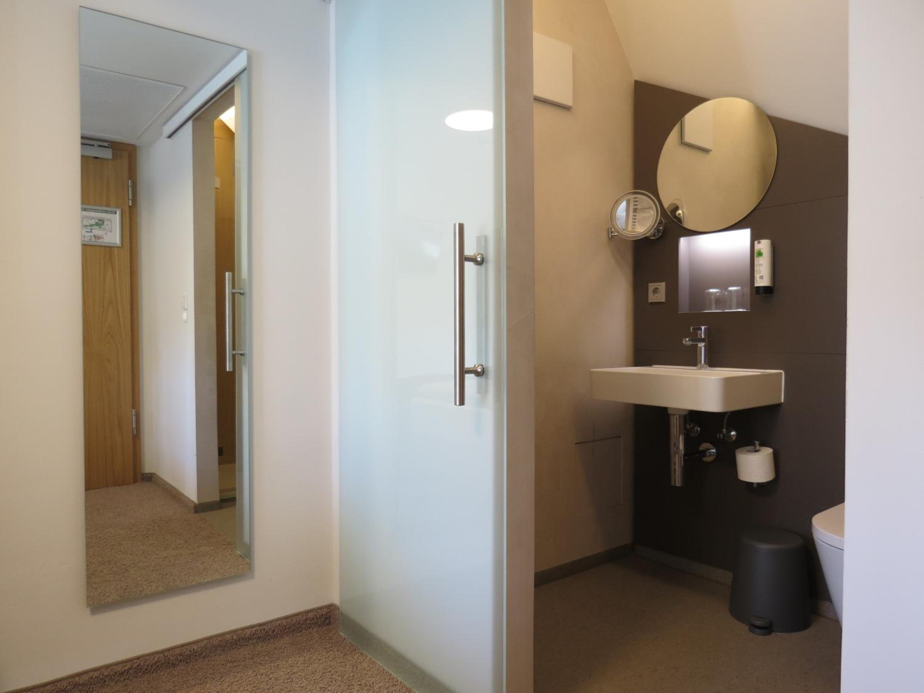 Budget Double Room photo 3