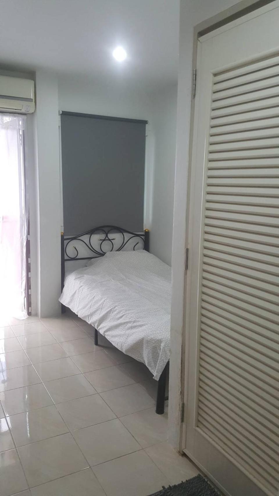 Single Room with Bathroom photo 1