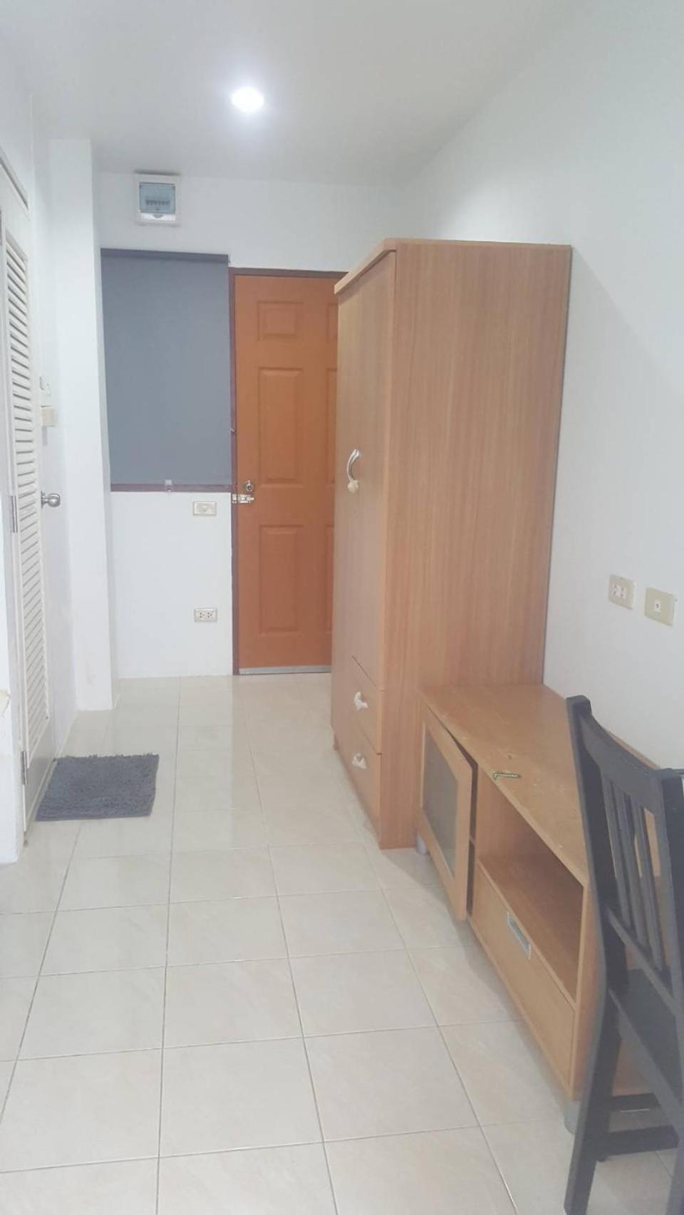 Single Room with Bathroom photo 2