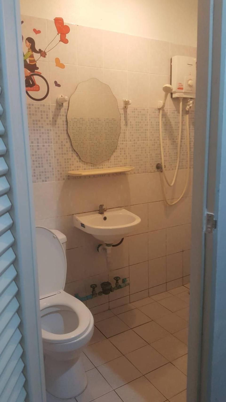 Single Room with Bathroom photo 2