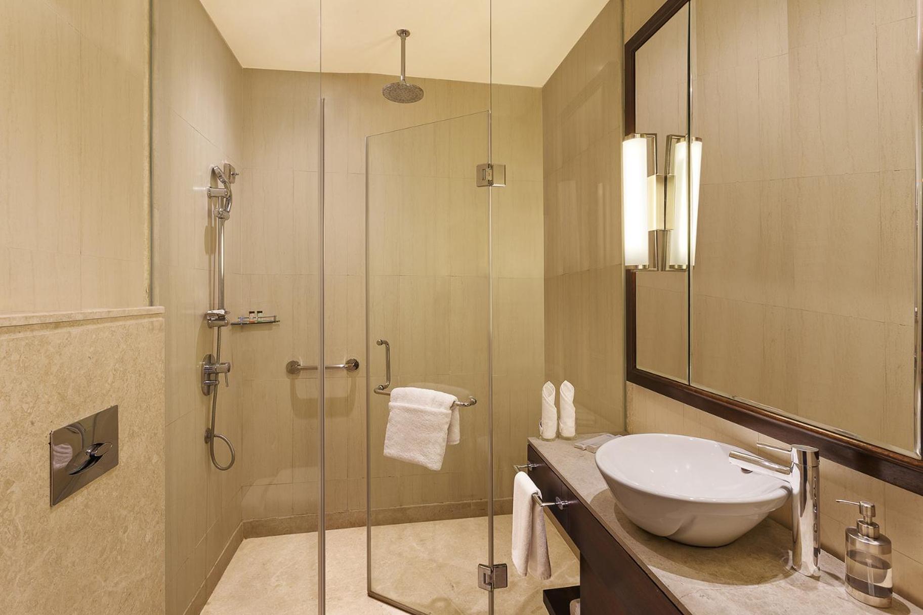 Superior King Room - Photo 3