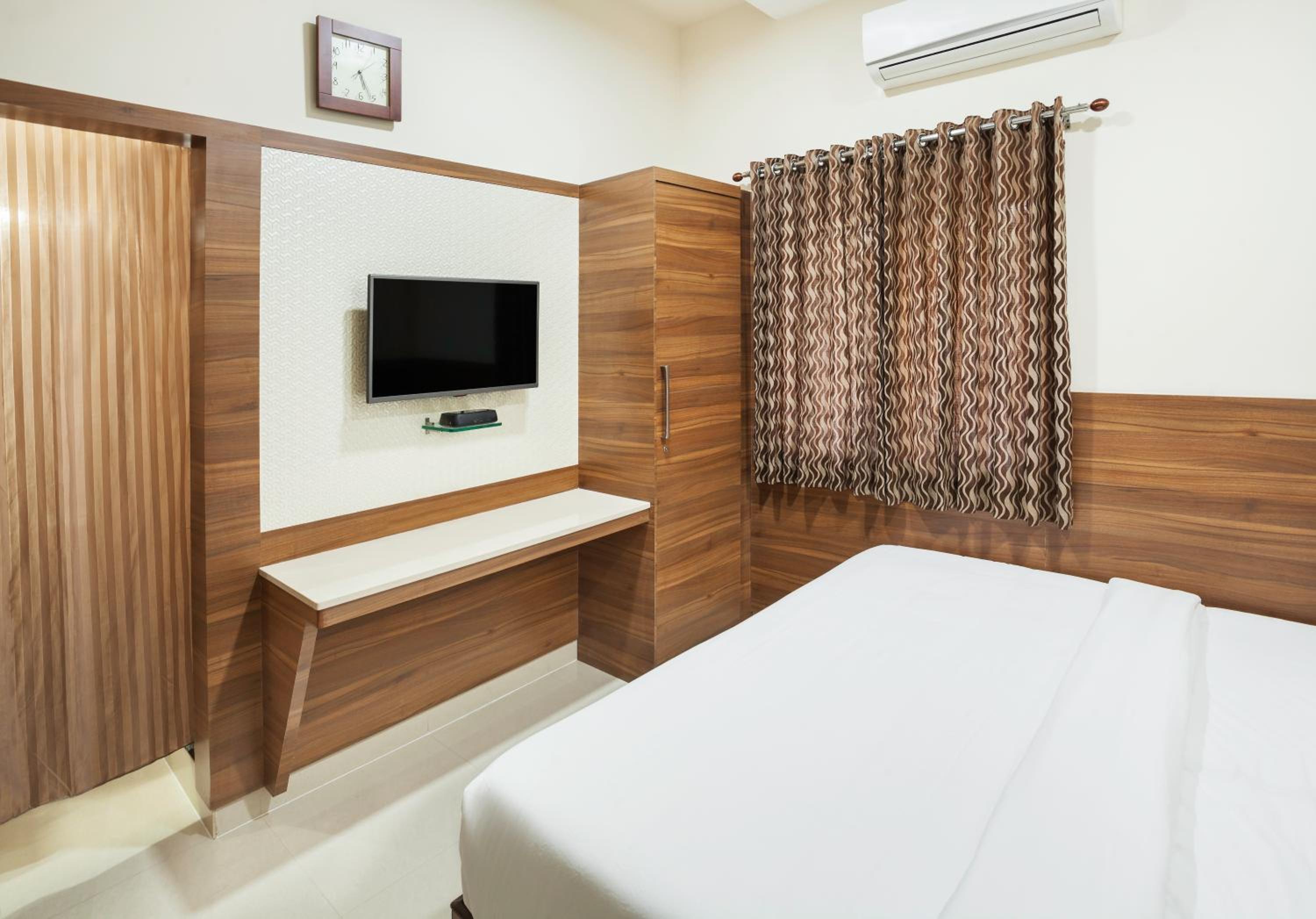 Double Compact A/C Room - Photo 4
