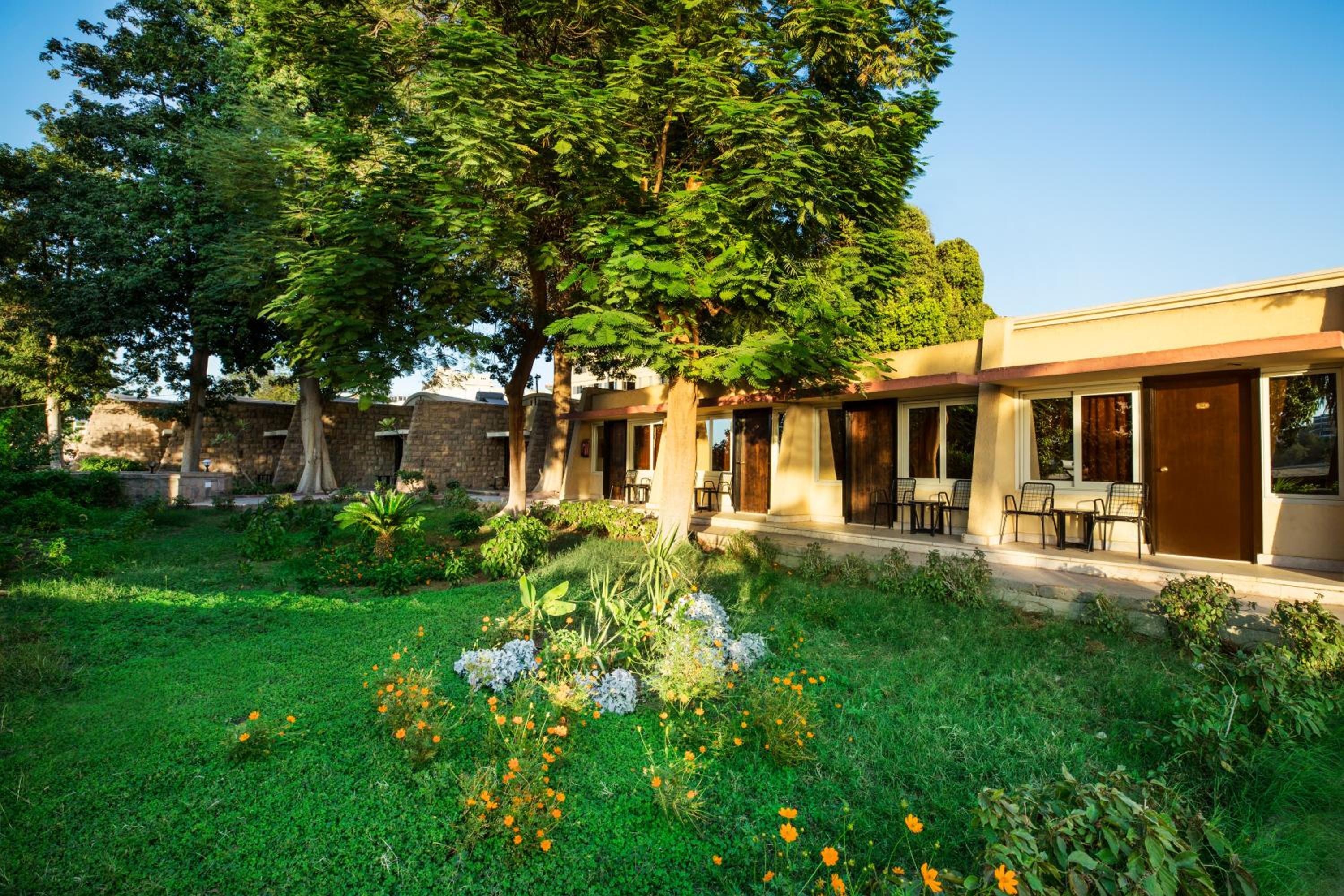Standard  Room with Garden View - Photo 6