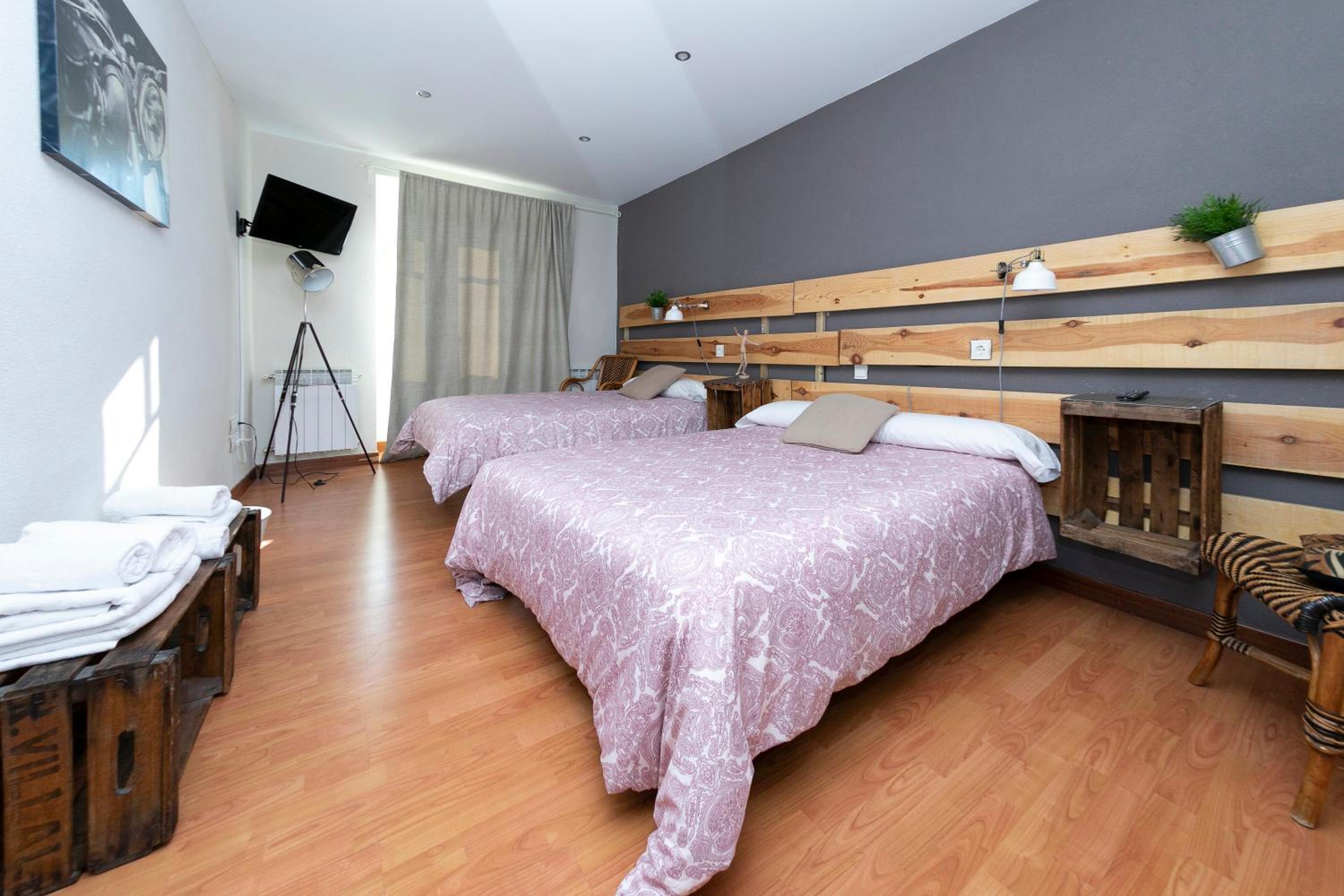 Five-Bedroom House - Photo 60