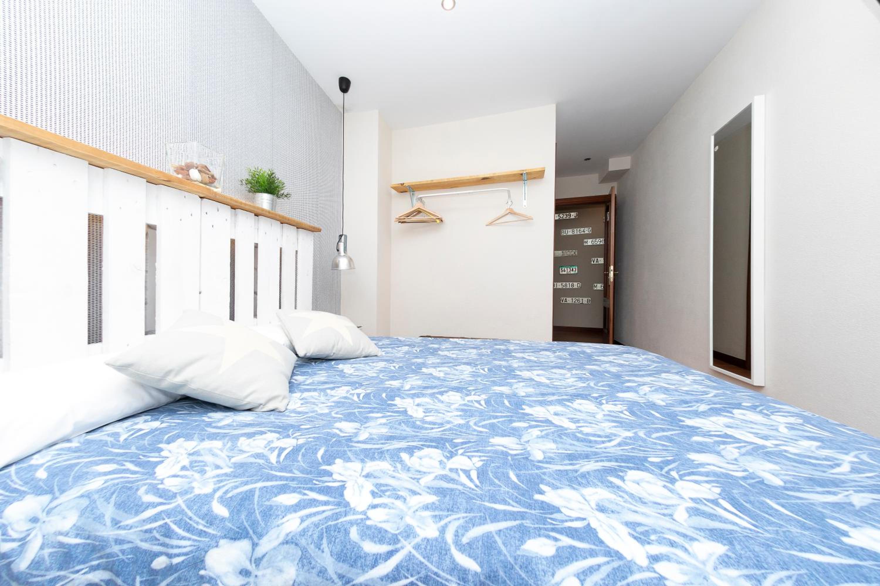 Five-Bedroom House - Photo 56