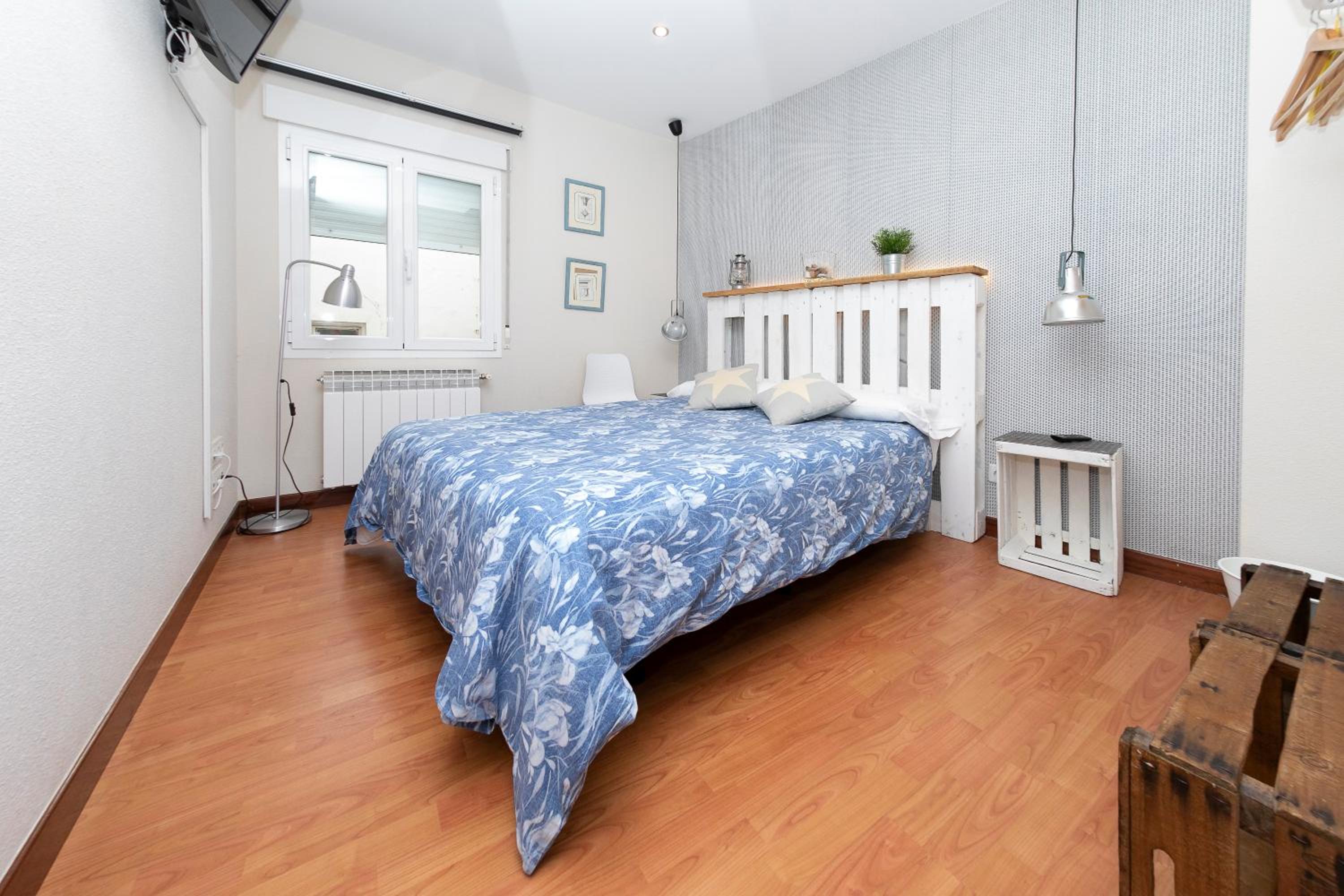 Five-Bedroom House - Photo 45