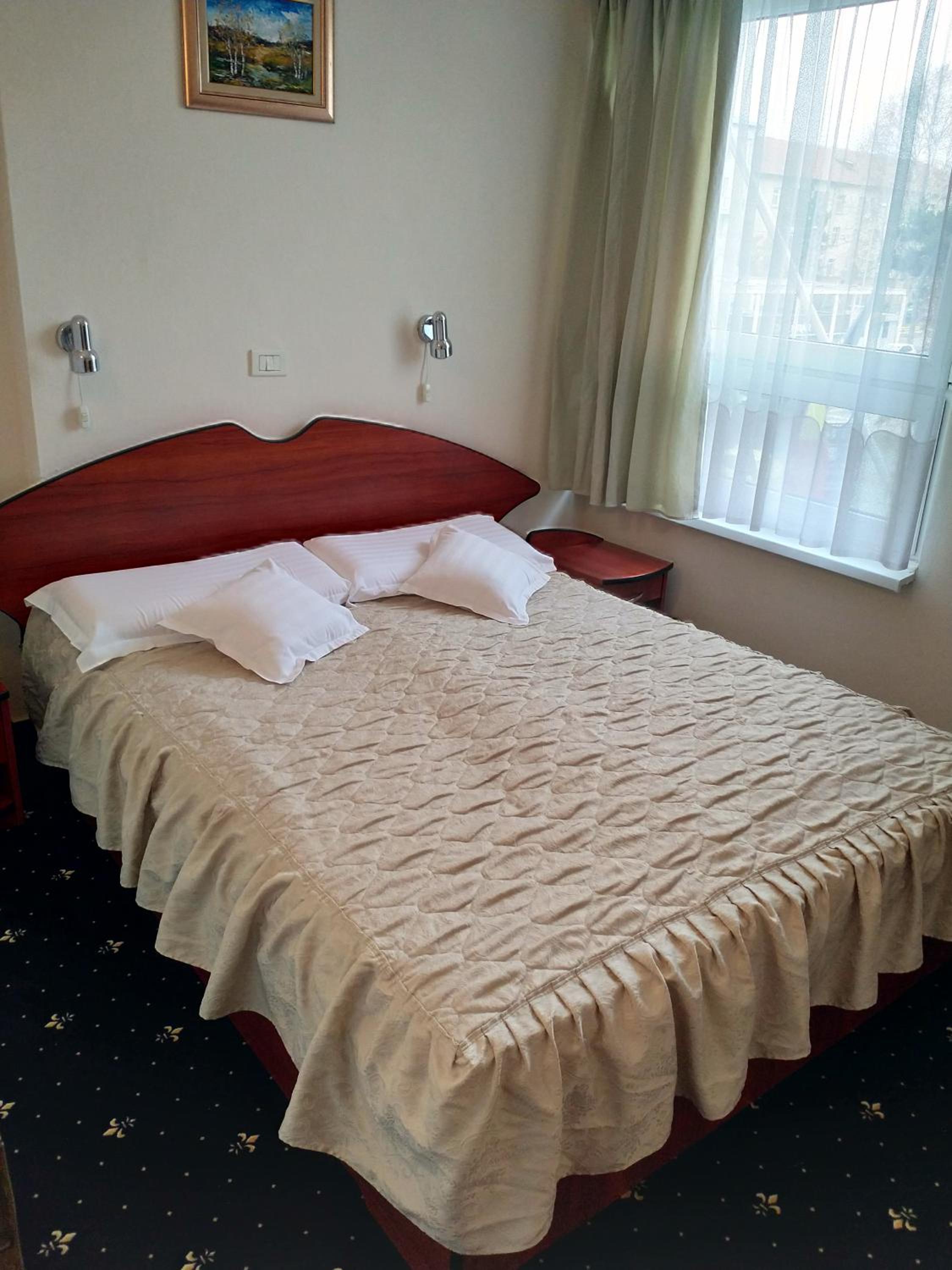 One-Bedroom Suite - Photo 1