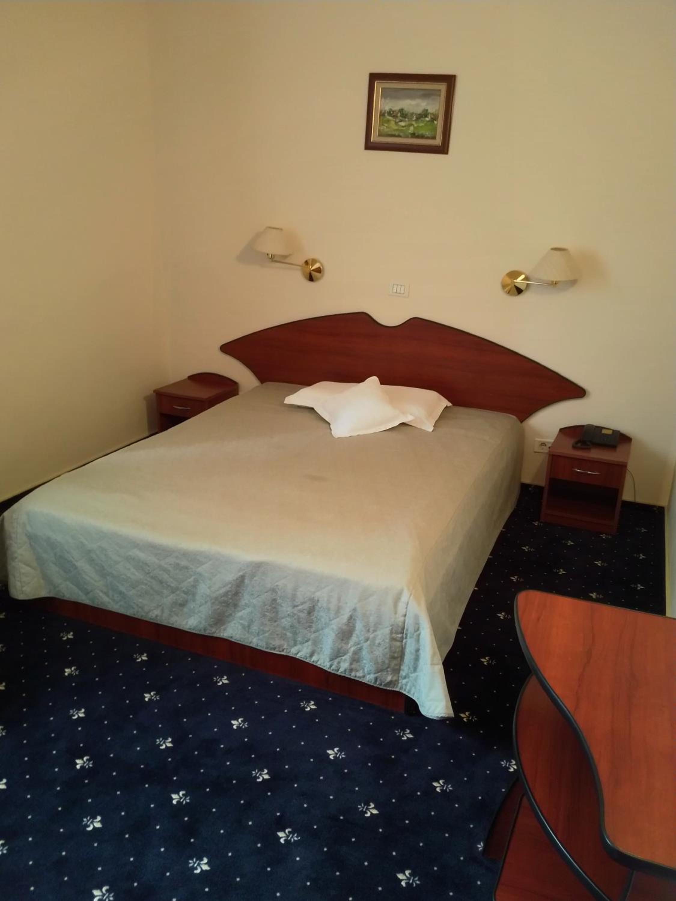 Double Or Twin Room - Photo 1
