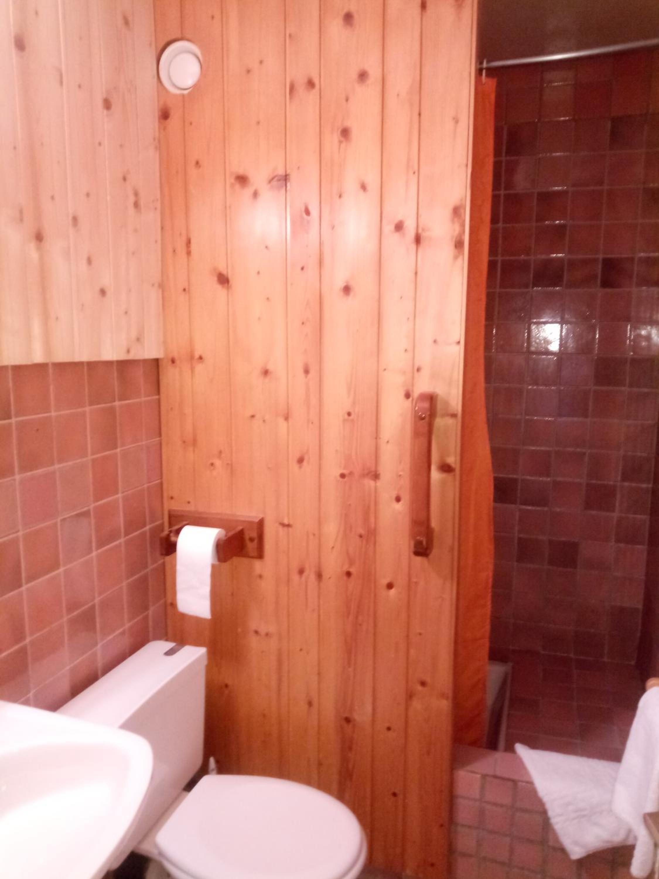 Twin Room - Photo 3