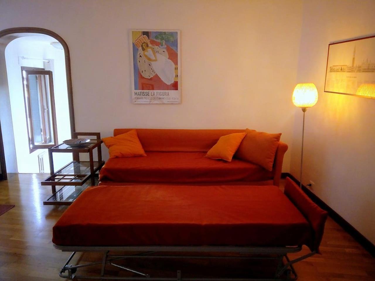 One-Bedroom Apartment photo 2