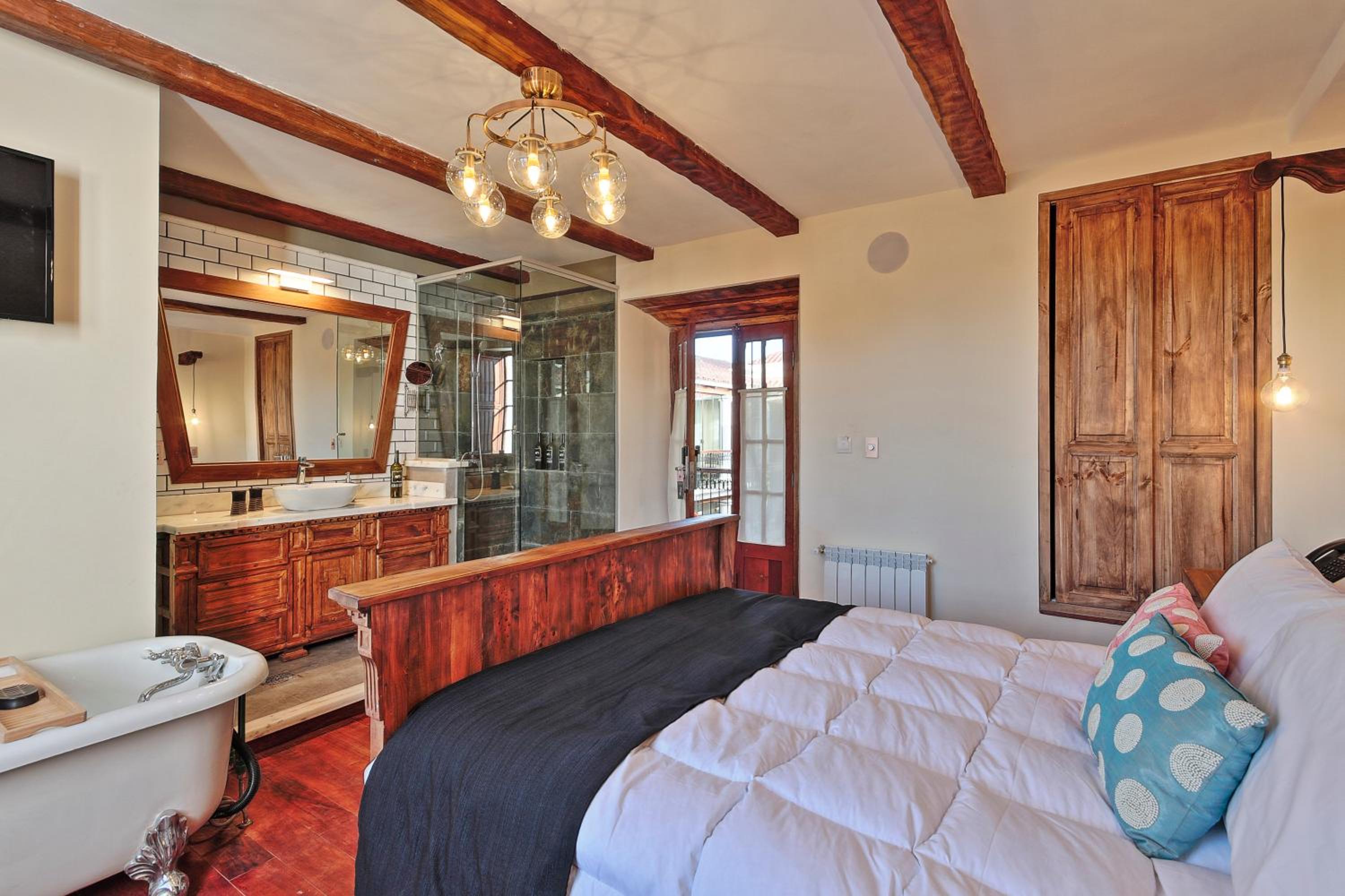Deluxe Double Room with Bath photo 3