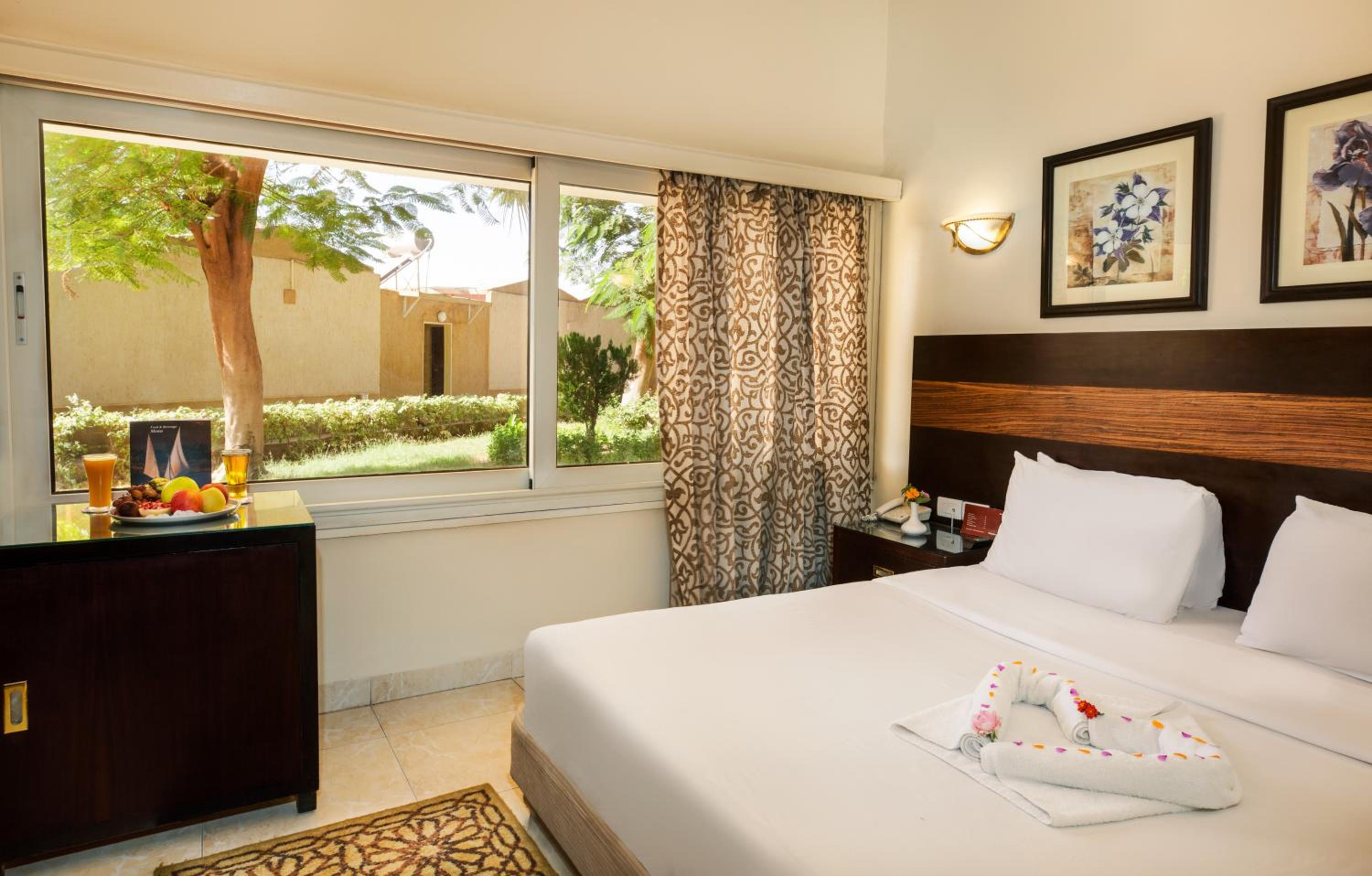 Standard  Room with Garden View - Photo 15