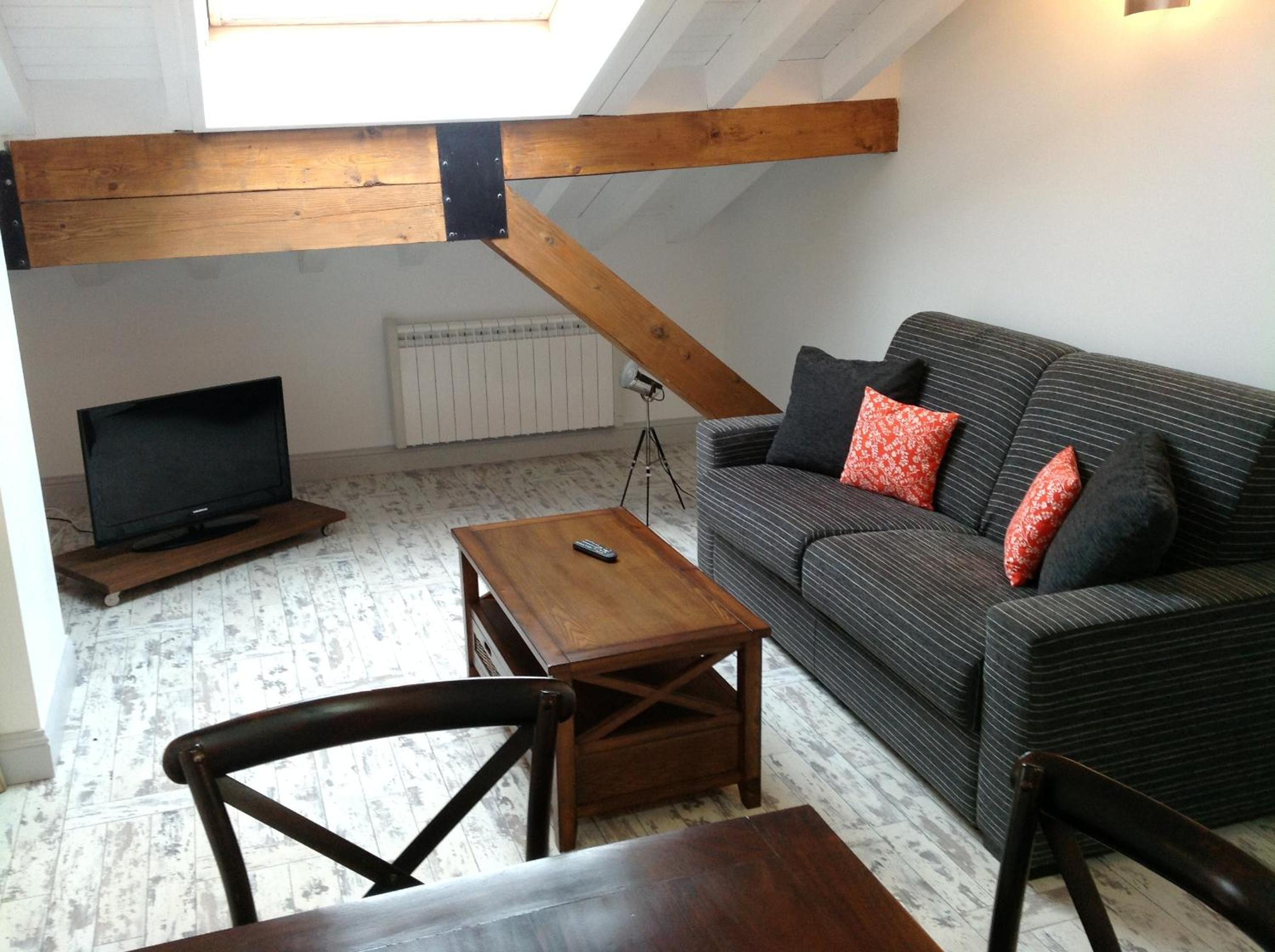 Queen Studio with Sofa Bed photo 3