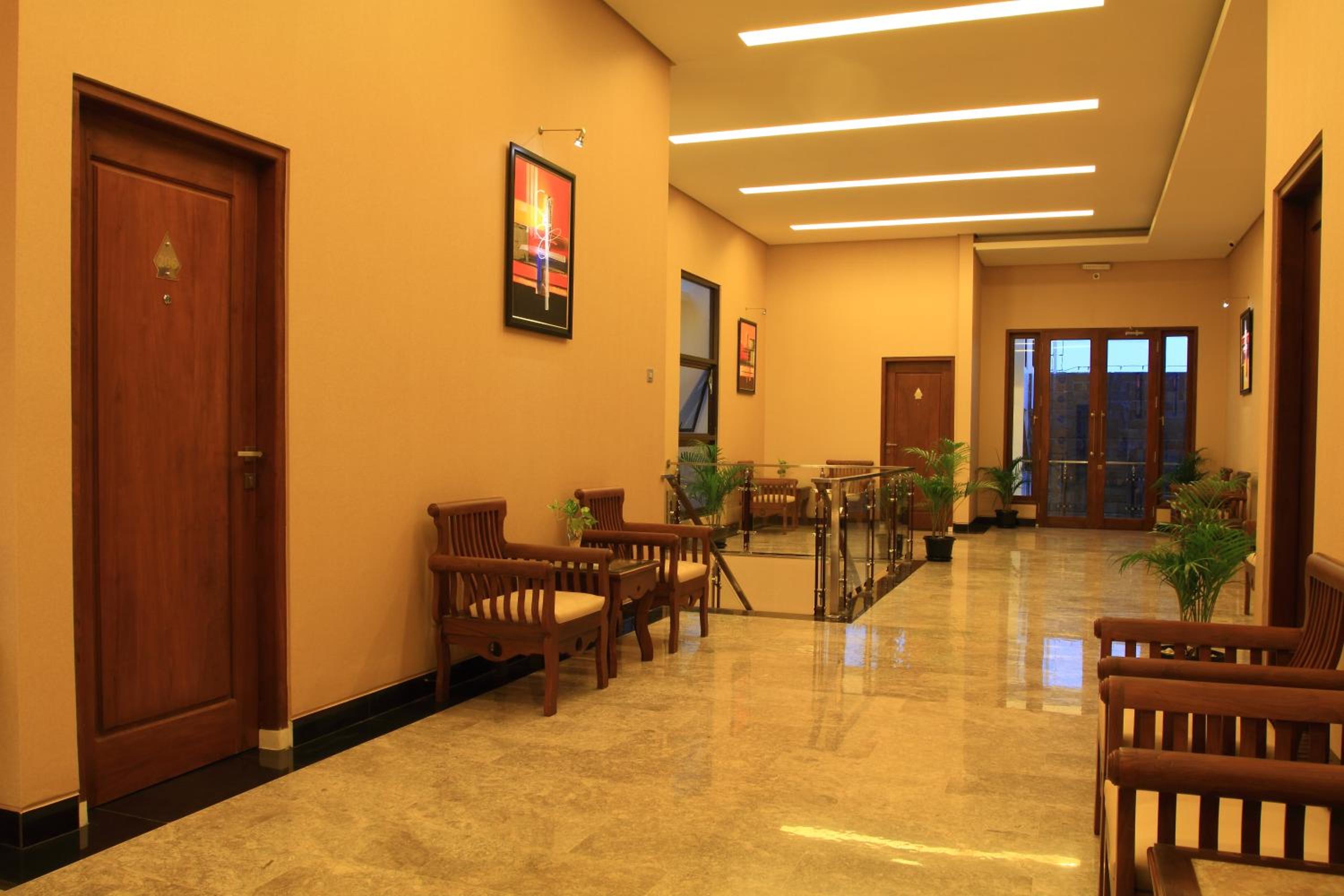 Deluxe King Room - Photo 14