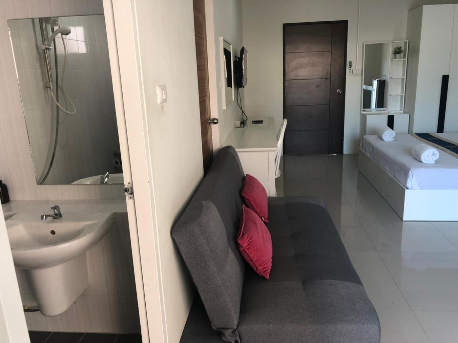 King Room with Balcony - Photo 2