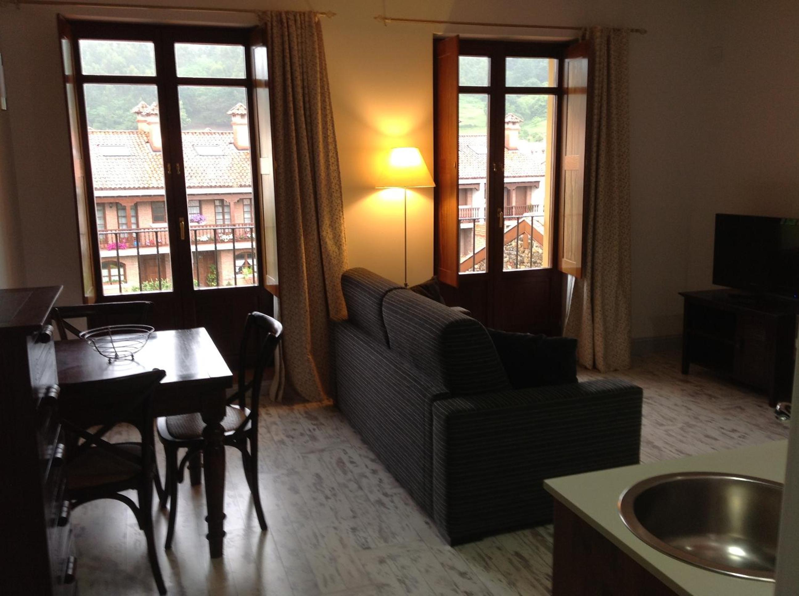 One-Bedroom Apartment (3 Adults + 1 Child) photo 3